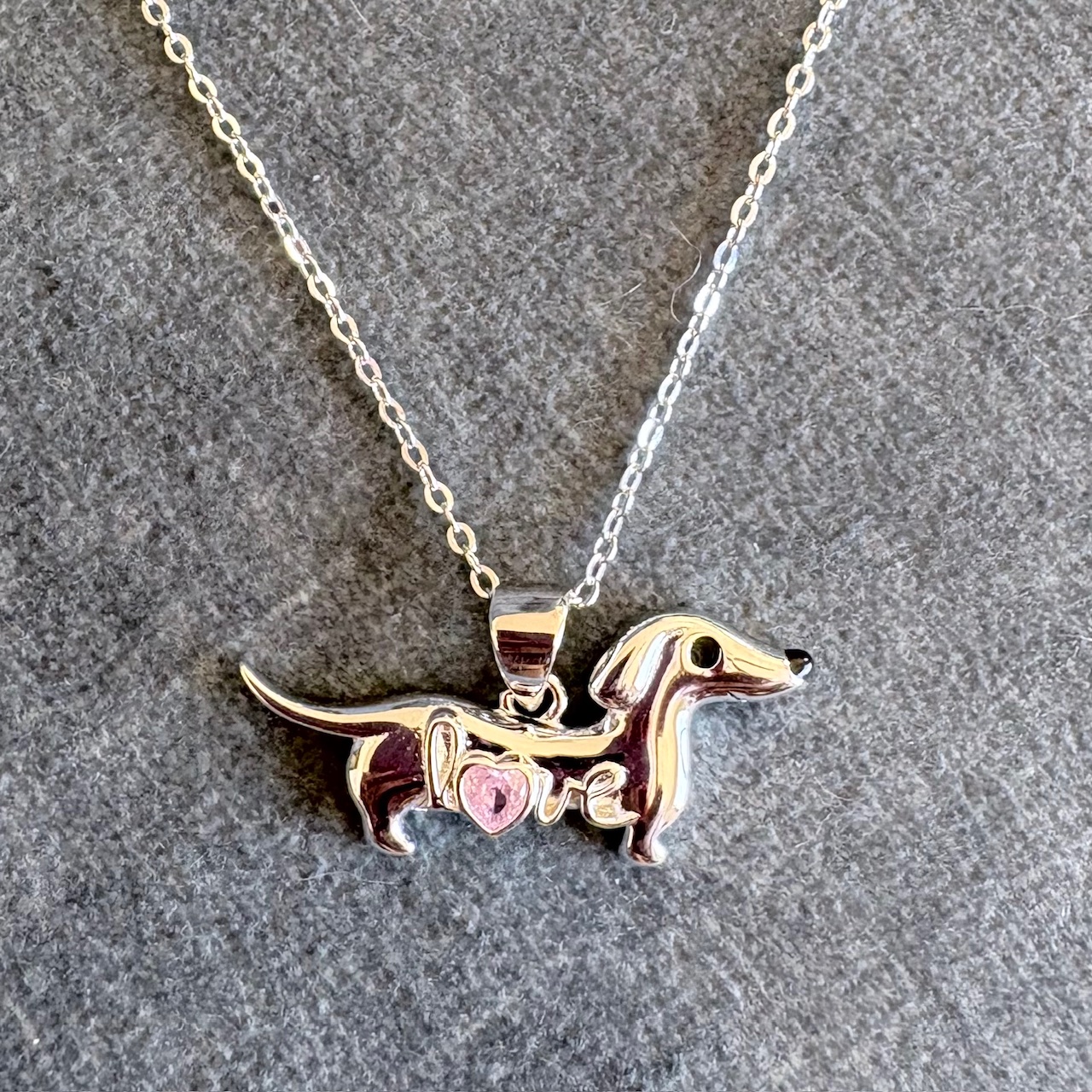 Pendentif teckel zircon rose 1