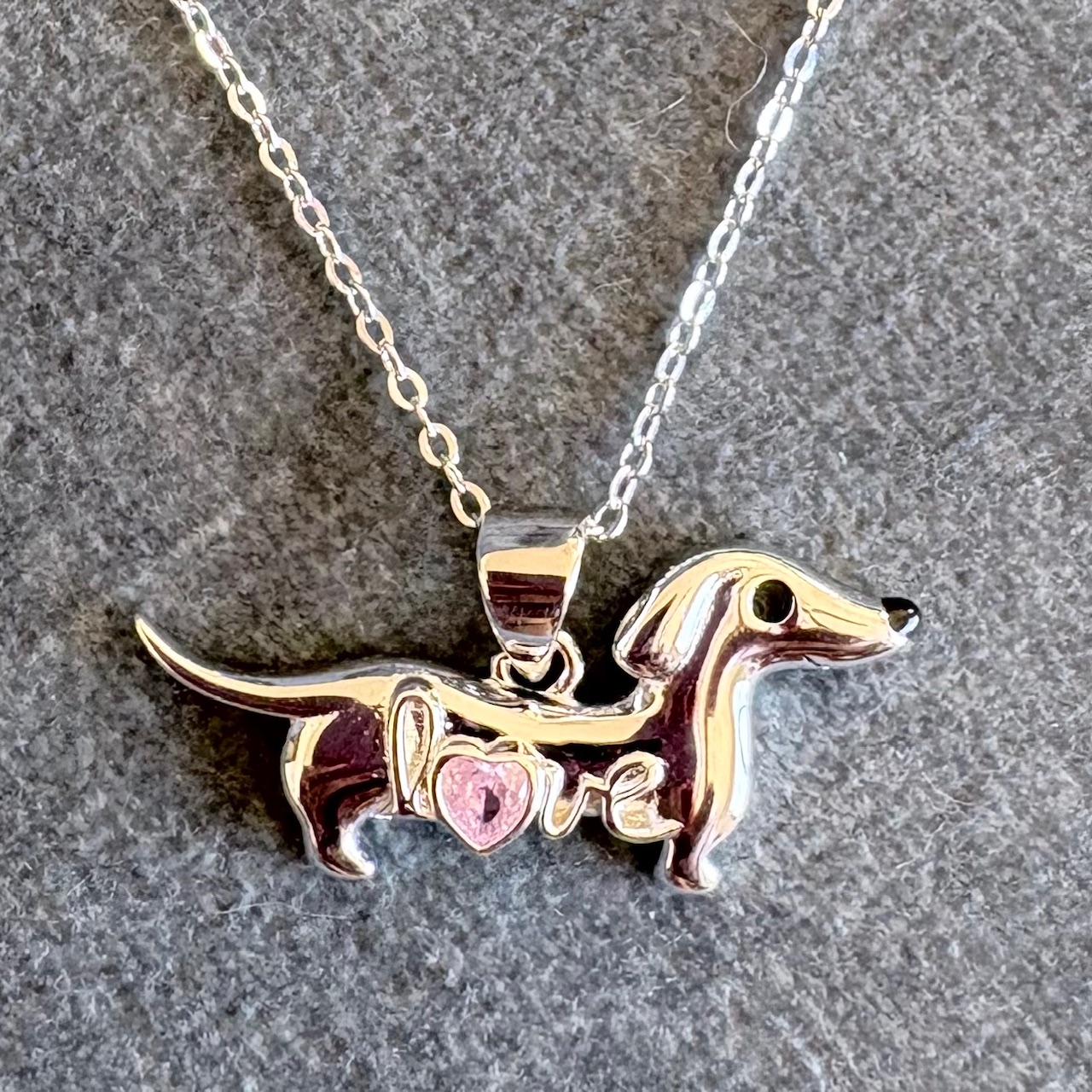Pendentif teckel zircon rose 1