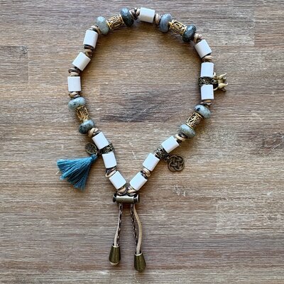 collier artisanal pour chien en céramique EM et labradorite