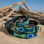 Colliers en perles sur le sable