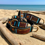Lot de colliers dans le sable