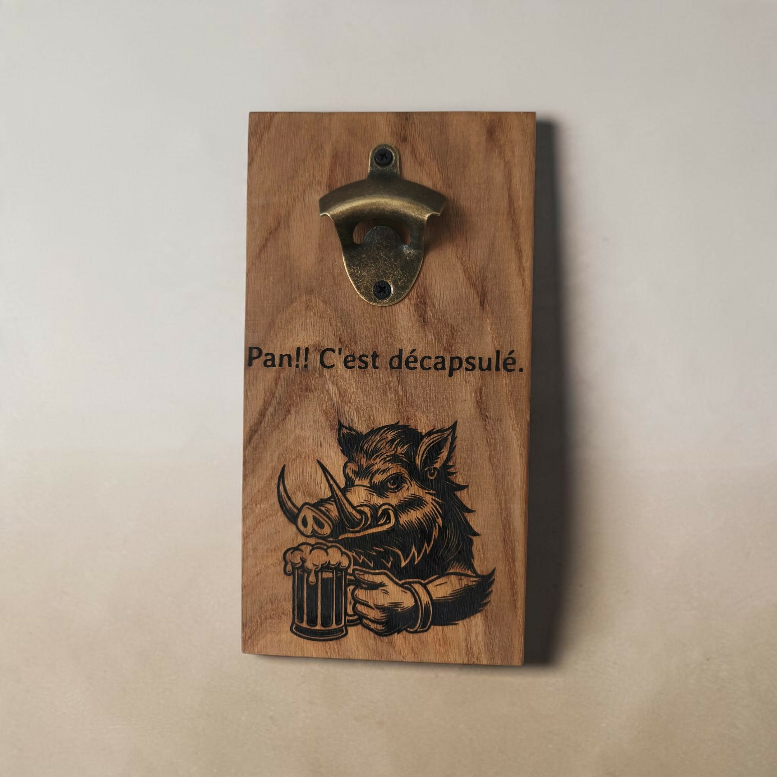 Décapsuleur mural en chêne avec attache