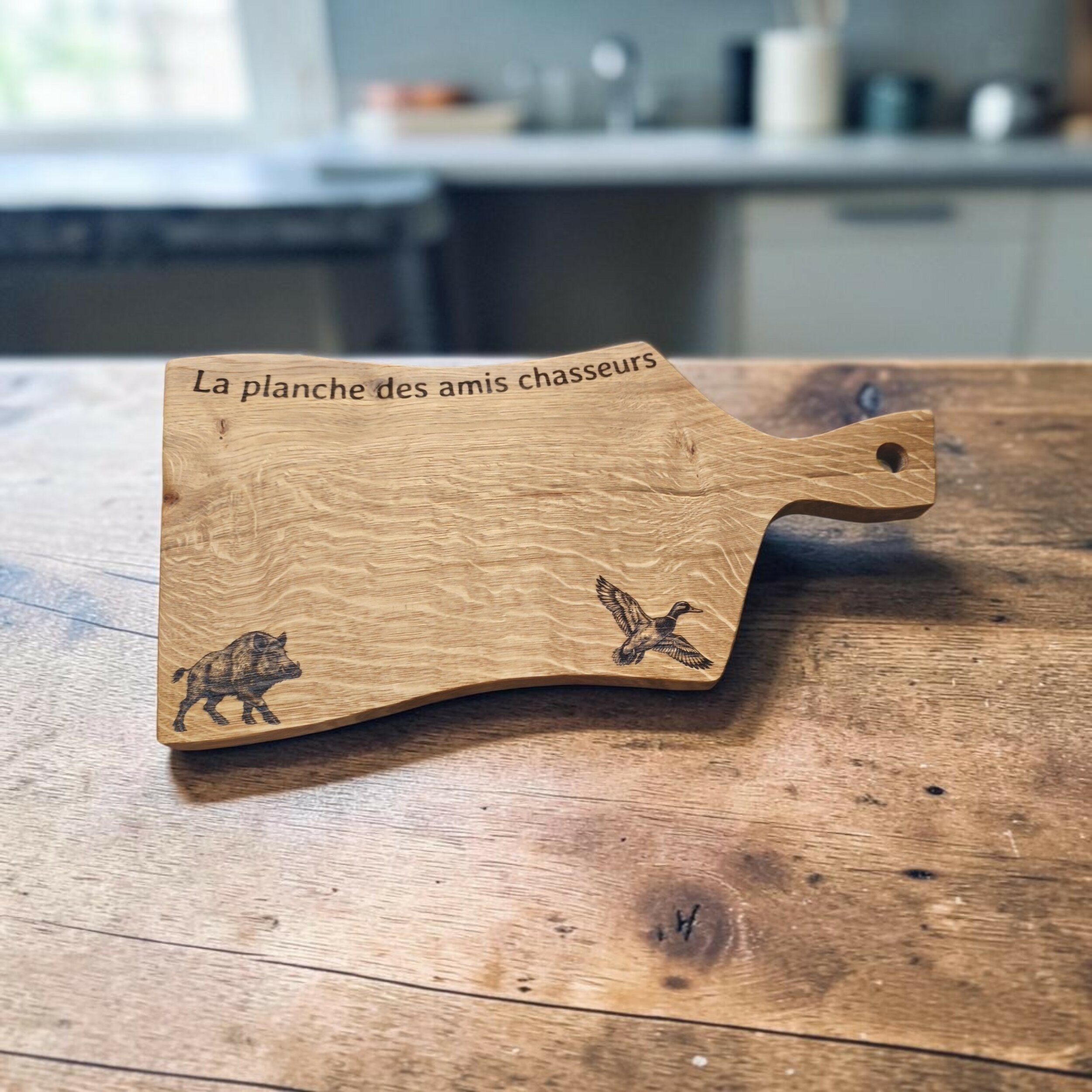 planche apéritive pour chasseur en chêne