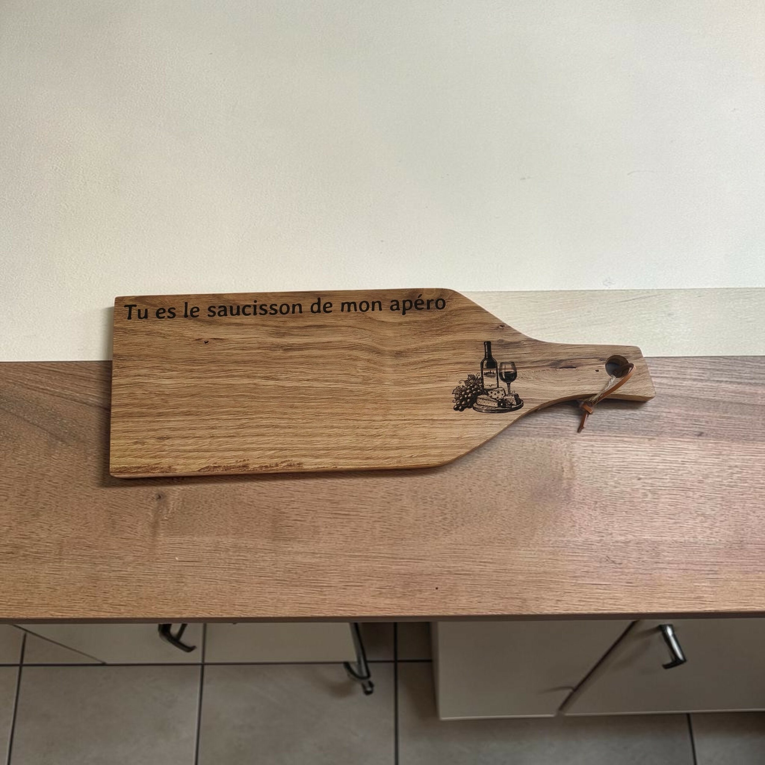 planche en chêne gravée tu es le saucisson de mon apéro