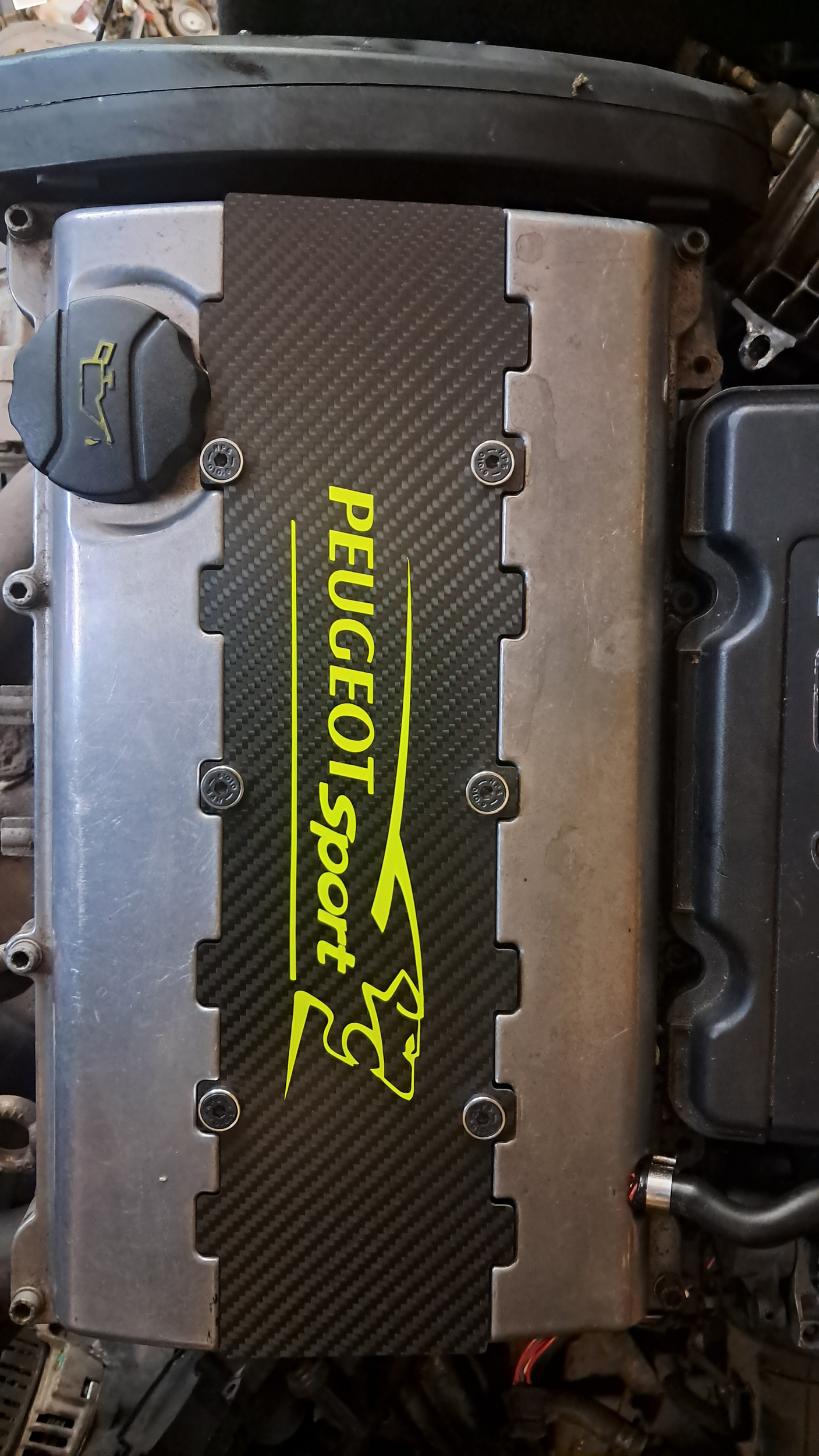 peugeot sport jaune fluo