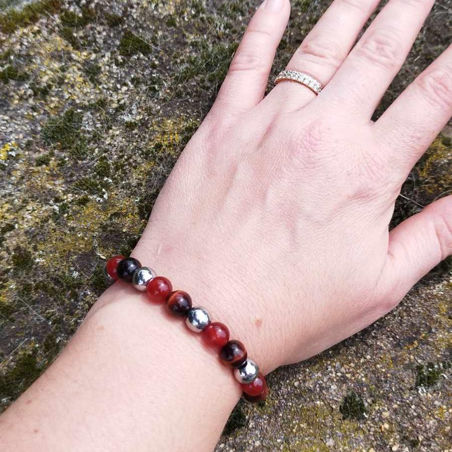 Bracelet-Dynamisme-et-Equilbre-en-Cornaline-Hematite-et-Oeil-de-Taureau-zoom