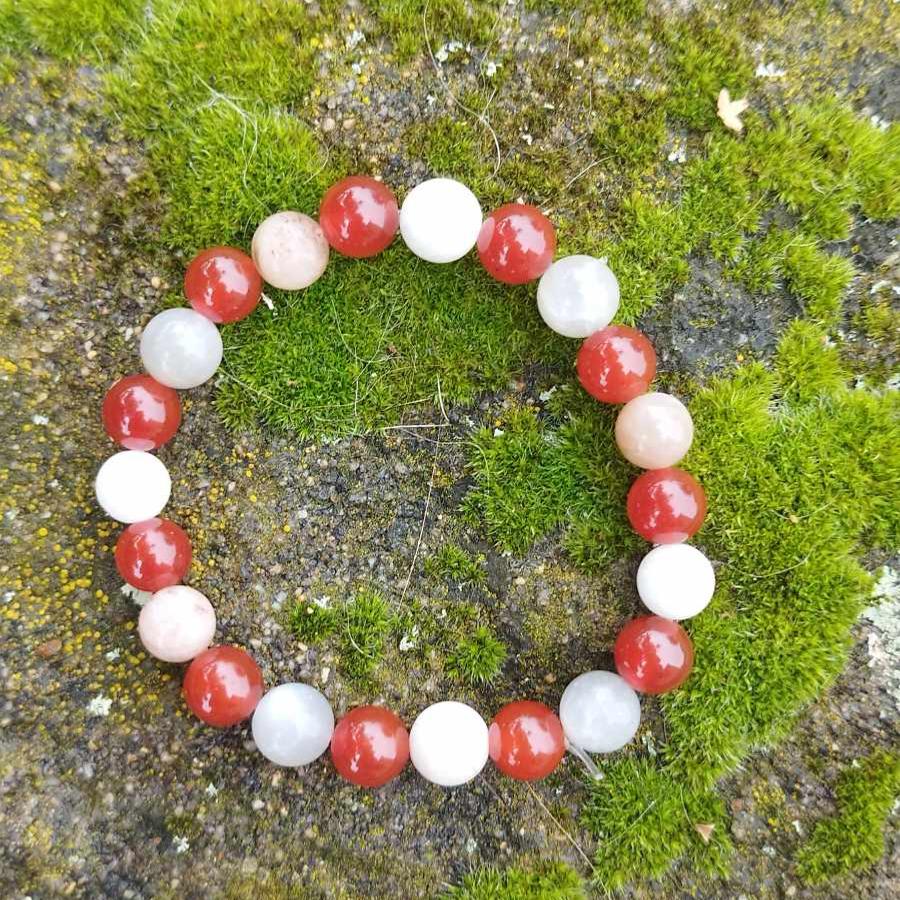 Bracelet-fertilite-en-pierre-de-lune-et-cornaline-zoom
