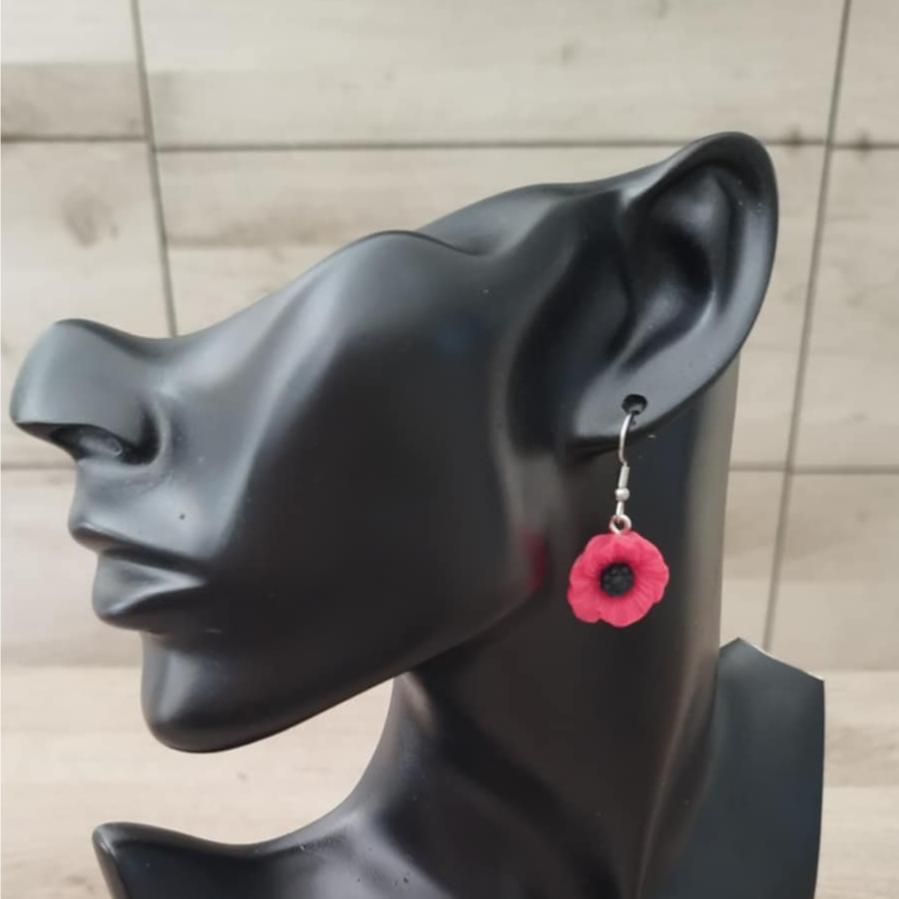 Pendantes-argentees-coquelicot-zoom