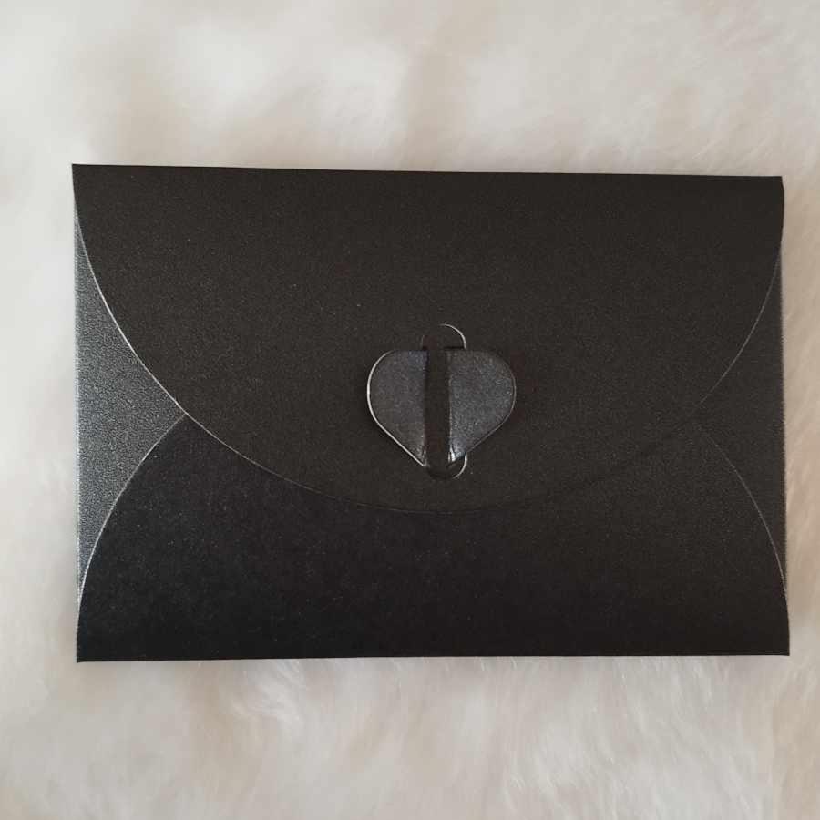 Enveloppe-noire-zoom