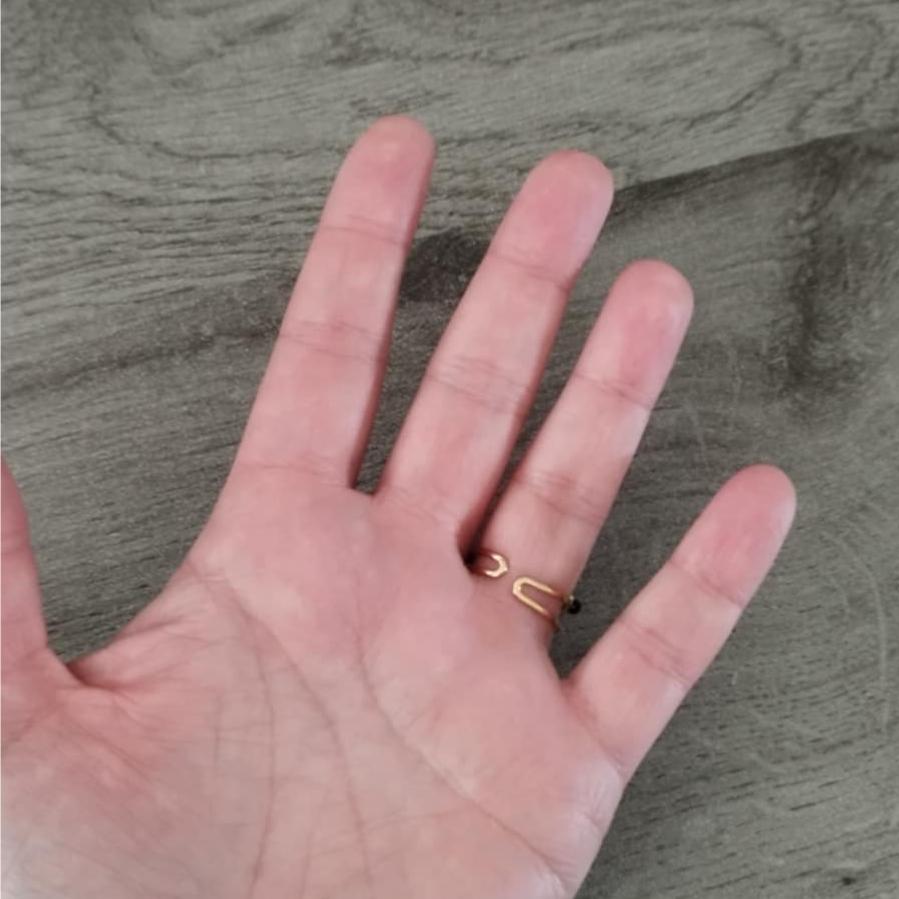 Bague-doree-Maelie-noire-3-zoom