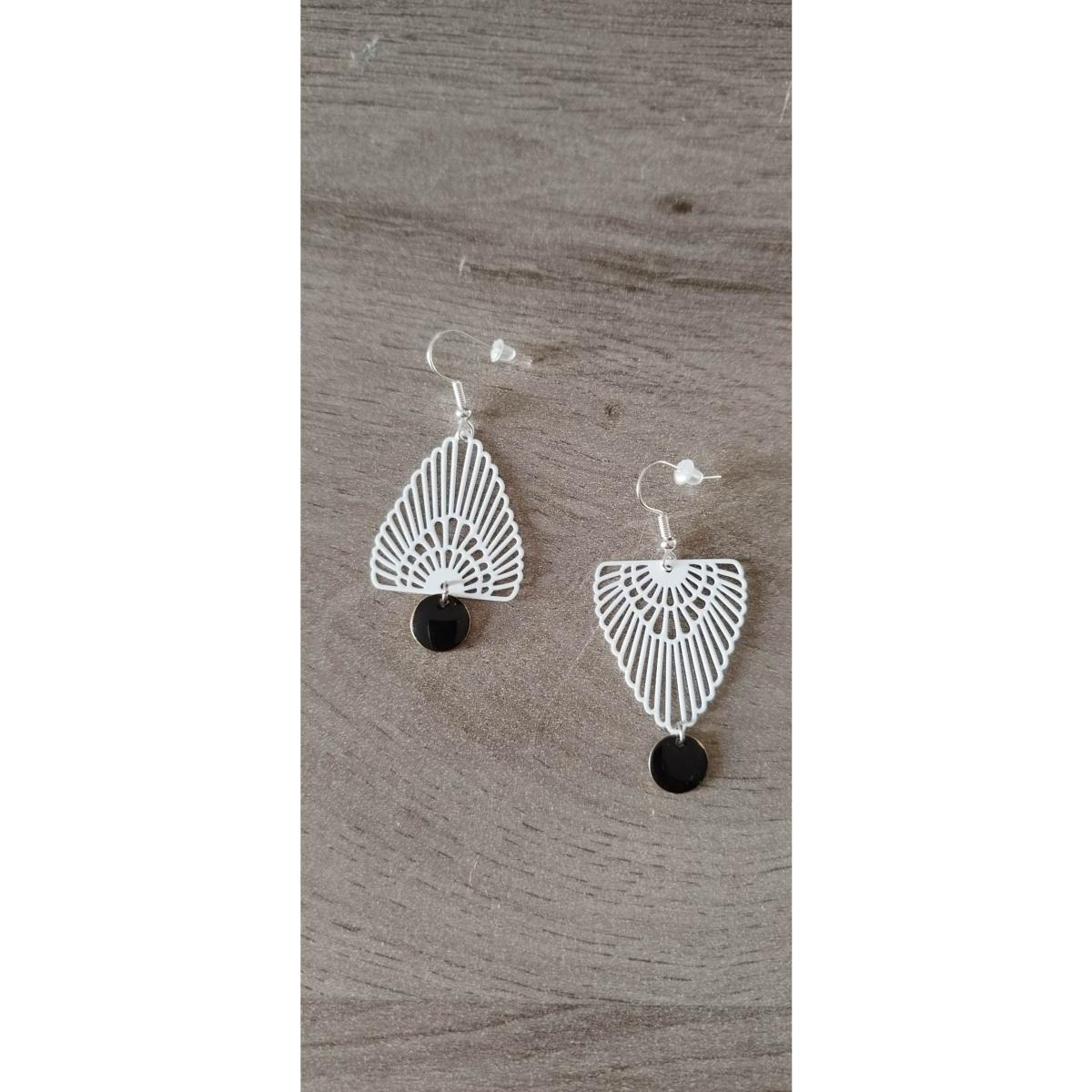 boucles-d-oreilles-depareillee-lia-zoom