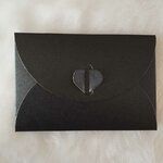 Enveloppe-noire-zoom