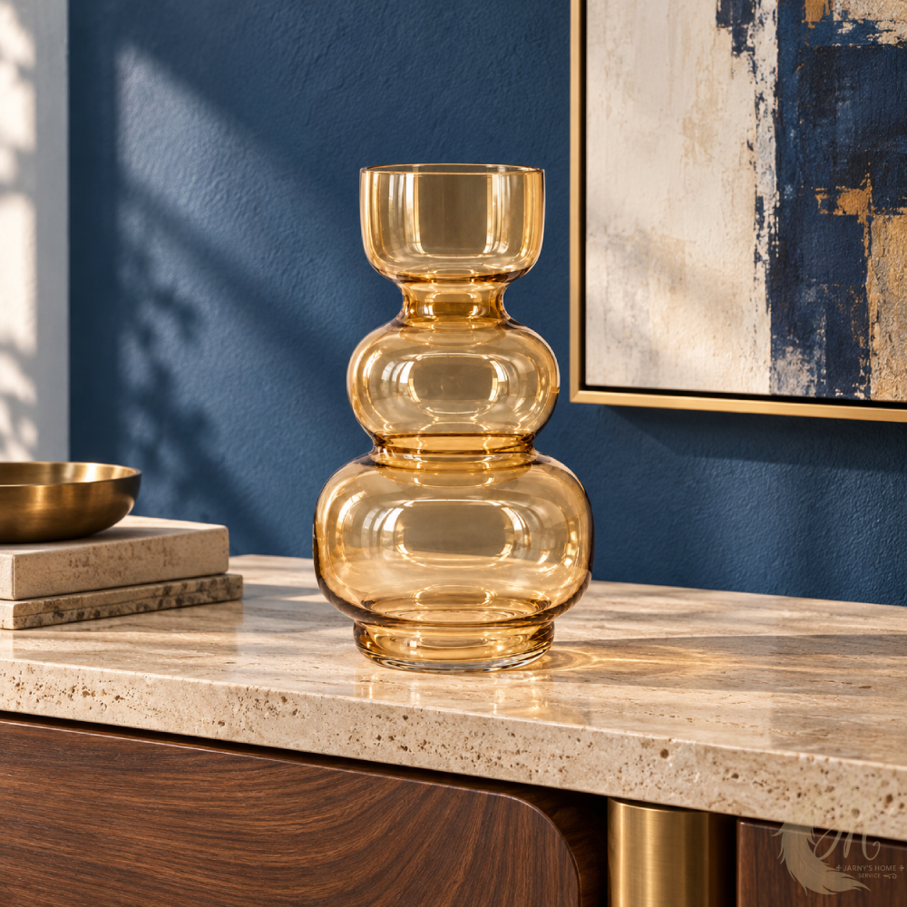 vase-verre-teinte-ambre-sculptural-ambiance
