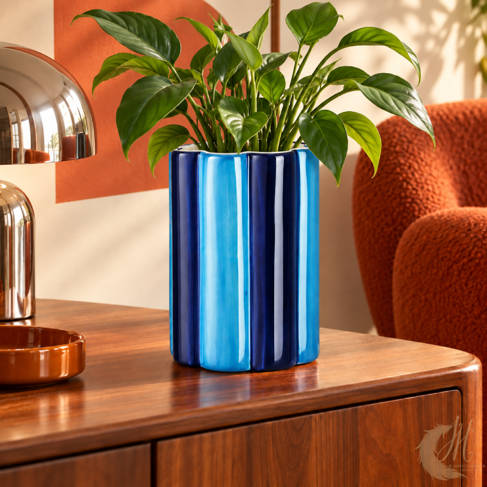 vase-ceramique-raye-bleu-ciel-marine-ambiance