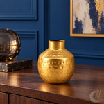 vase-metal-dore-martele-ambiance