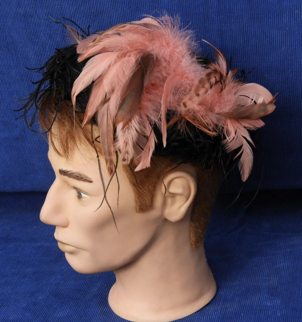Chapeau à plume rose