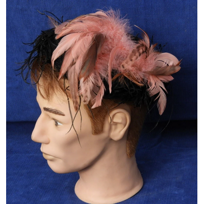 Chapeau à plume rose
