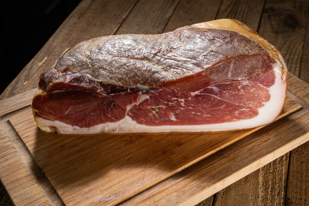 jambon-entier-desosse-12-a-15-mois-ferme-les-acacias