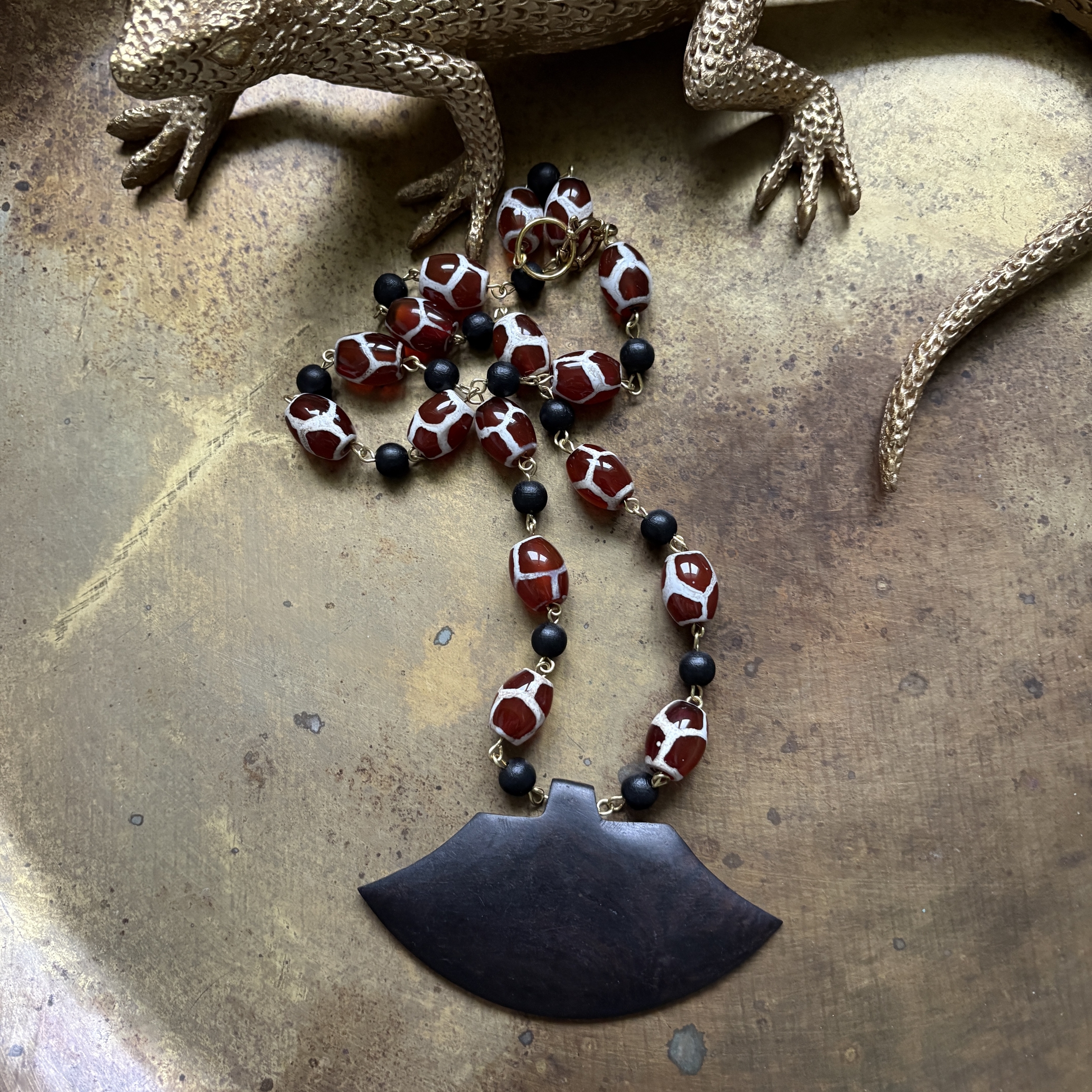 collier-agate-bois