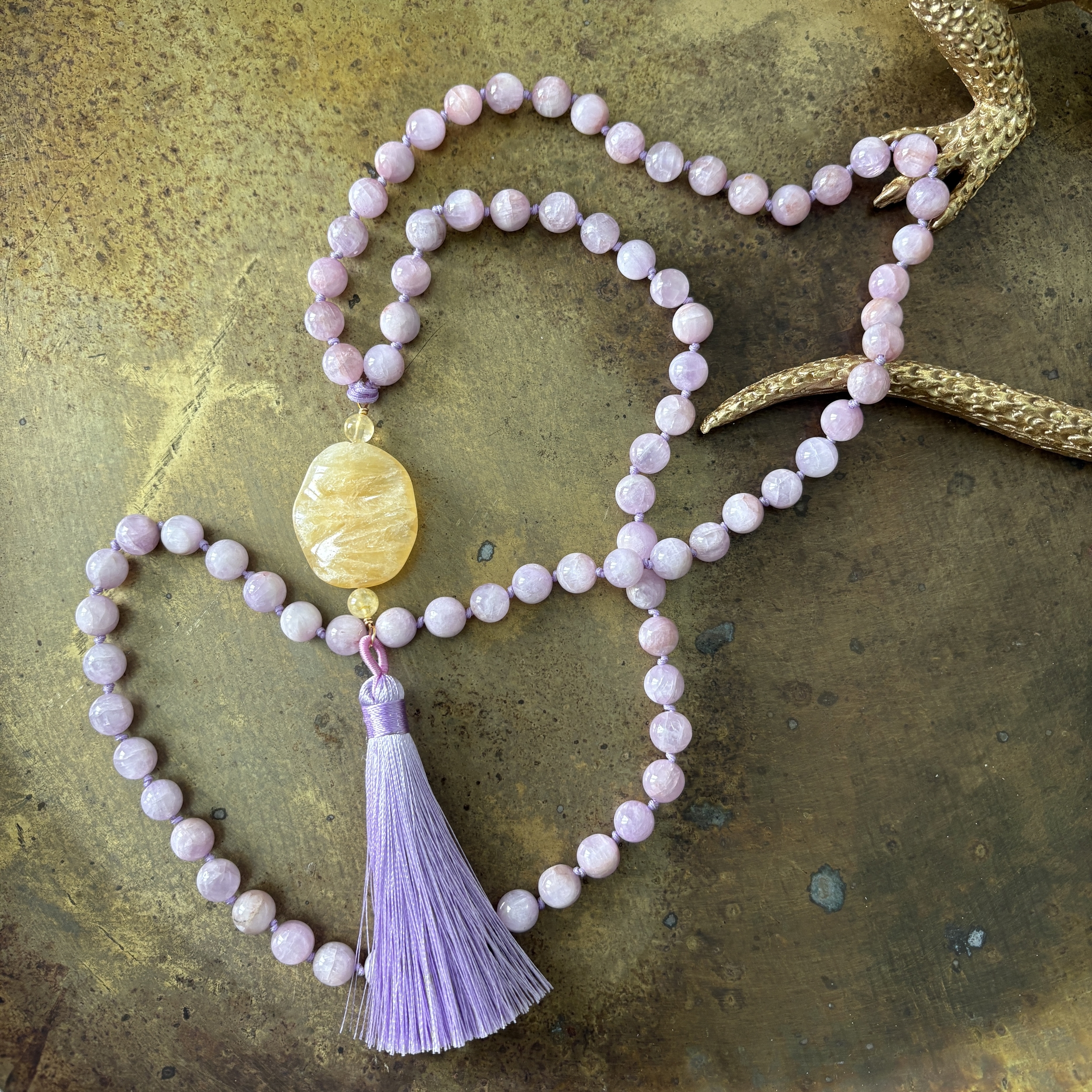collier-kunzite-calcite-jaune-