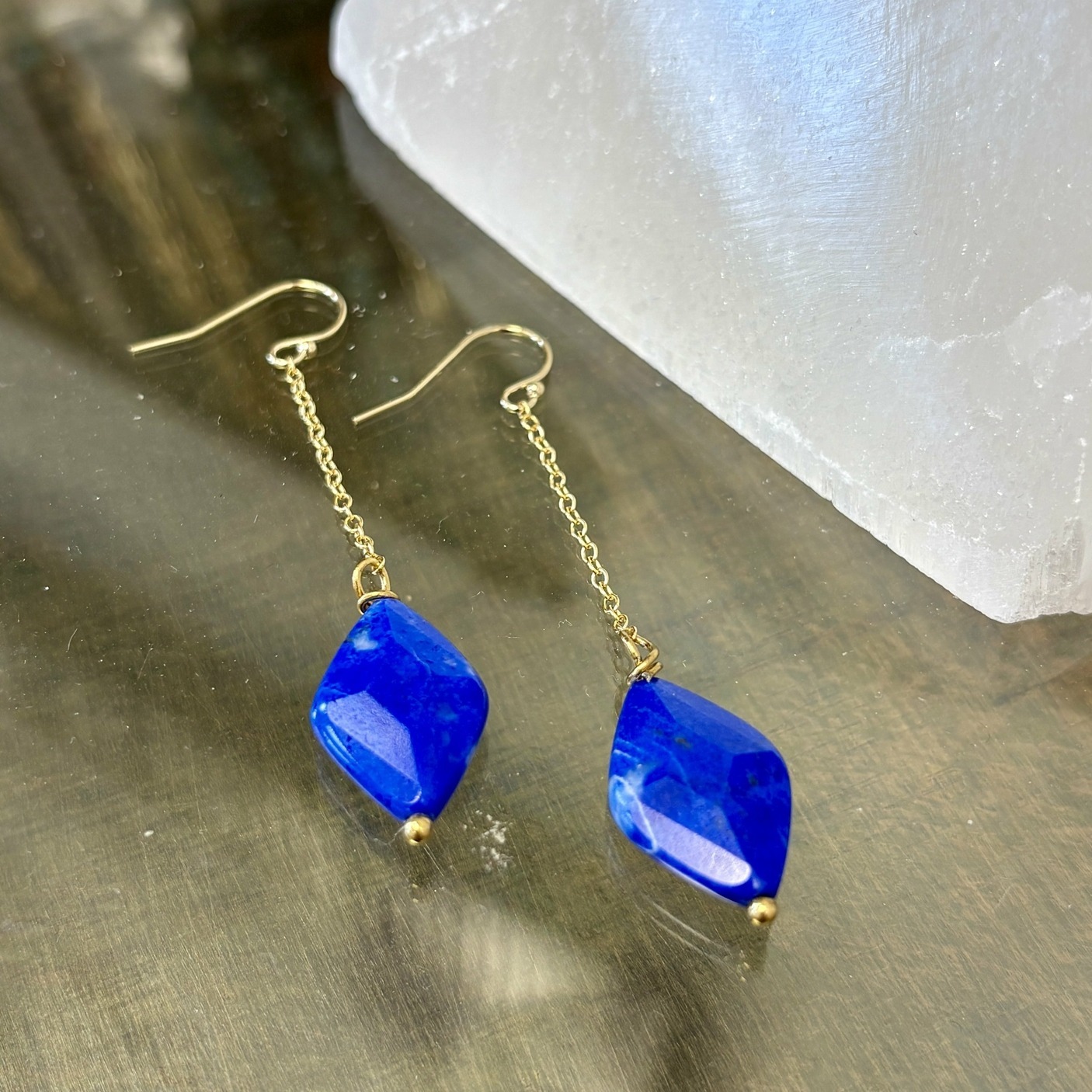 boucles doreilles en or lamién et lapis lazuli - les pierres de Tol