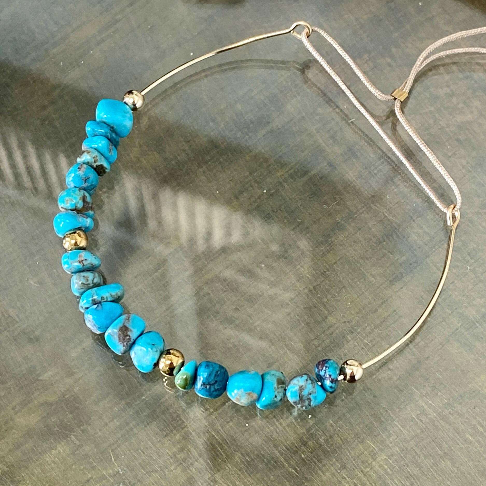 Jonc en turquoises naturelles et or laminé 14 carats