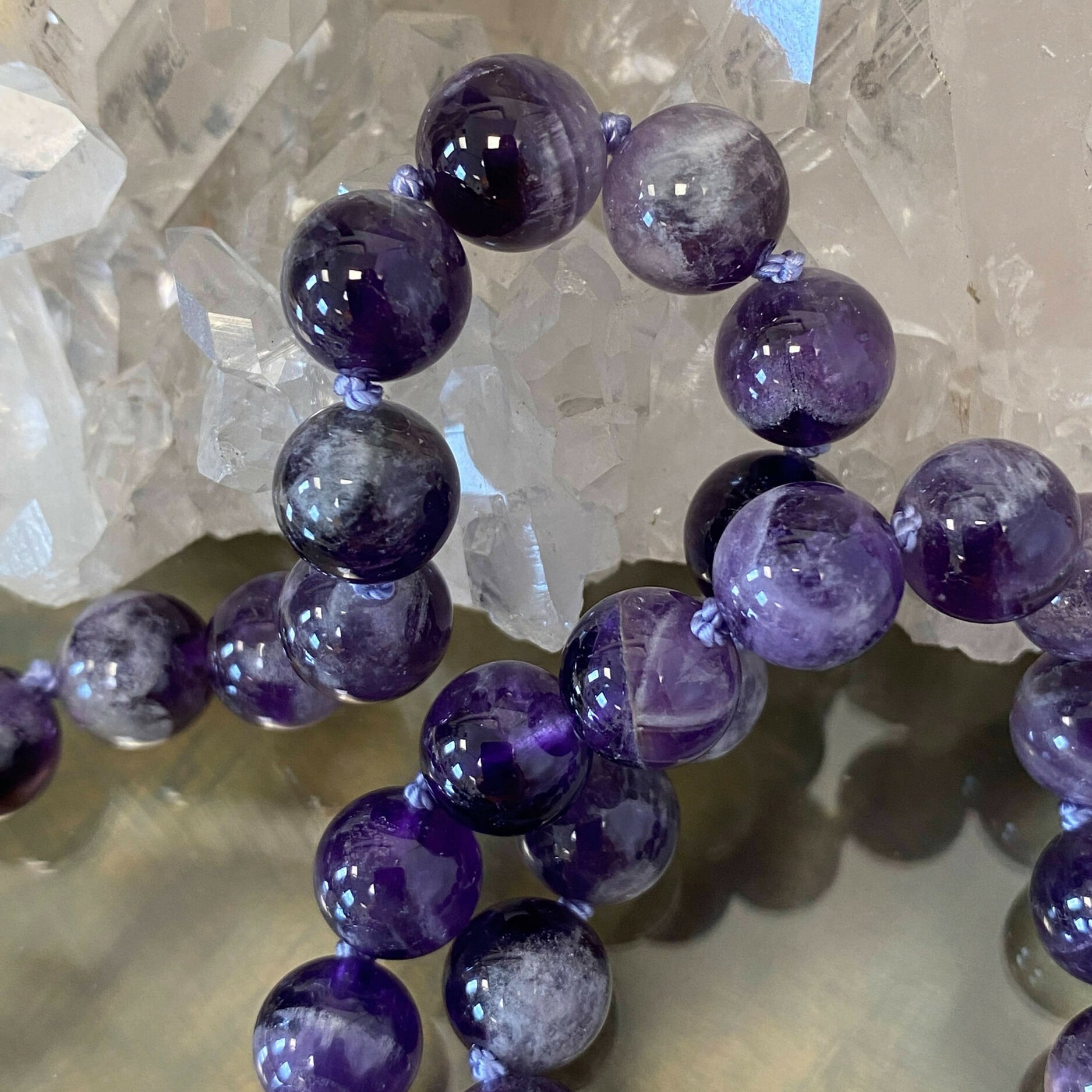 Collier artisanal en améthyste fait main à Toulouse