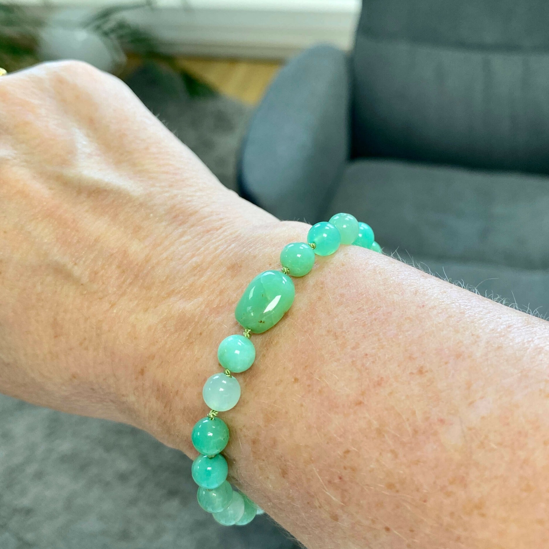 Bracelet en chrysoprase AAA et or laminé, pièce unique 2