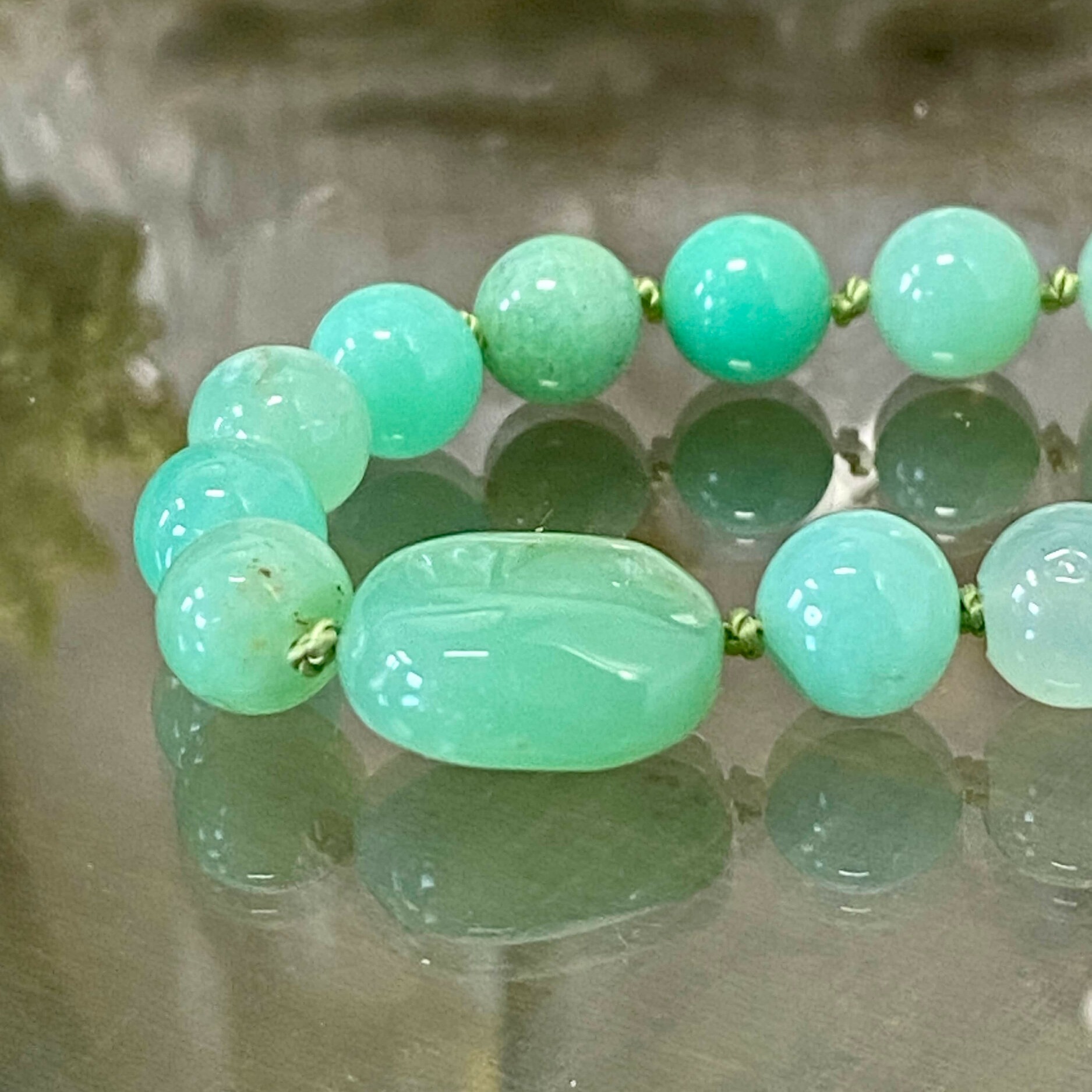 Bracelet en chrysoprase AAA et or laminé, pièce unique 3