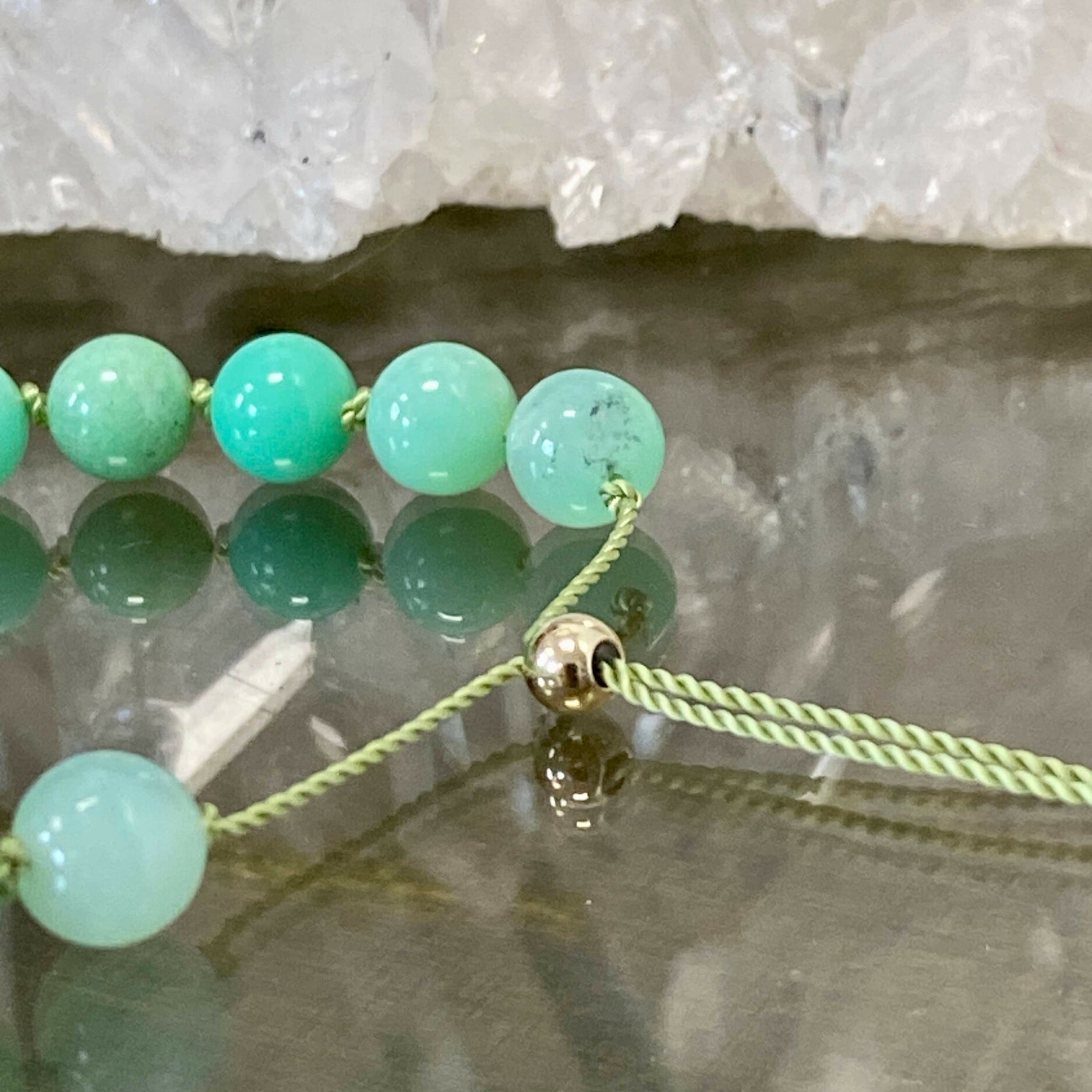 Bracelet en chrysoprase AAA et or laminé, pièce unique 4