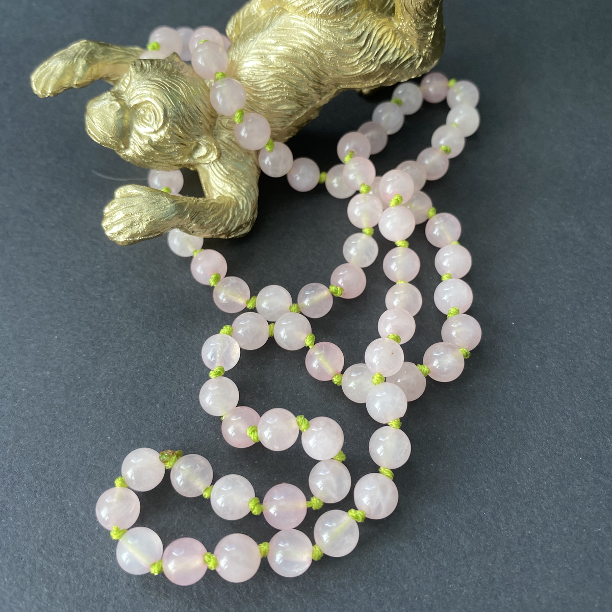 Collier en quartz rose noué à la main, pièce unique 2