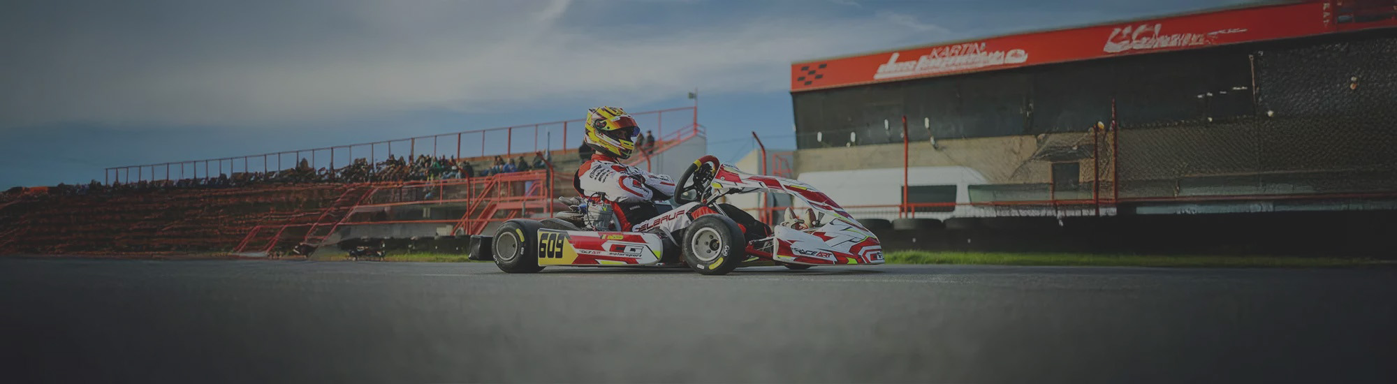 imgi 27 crea race art banniere paralaxe