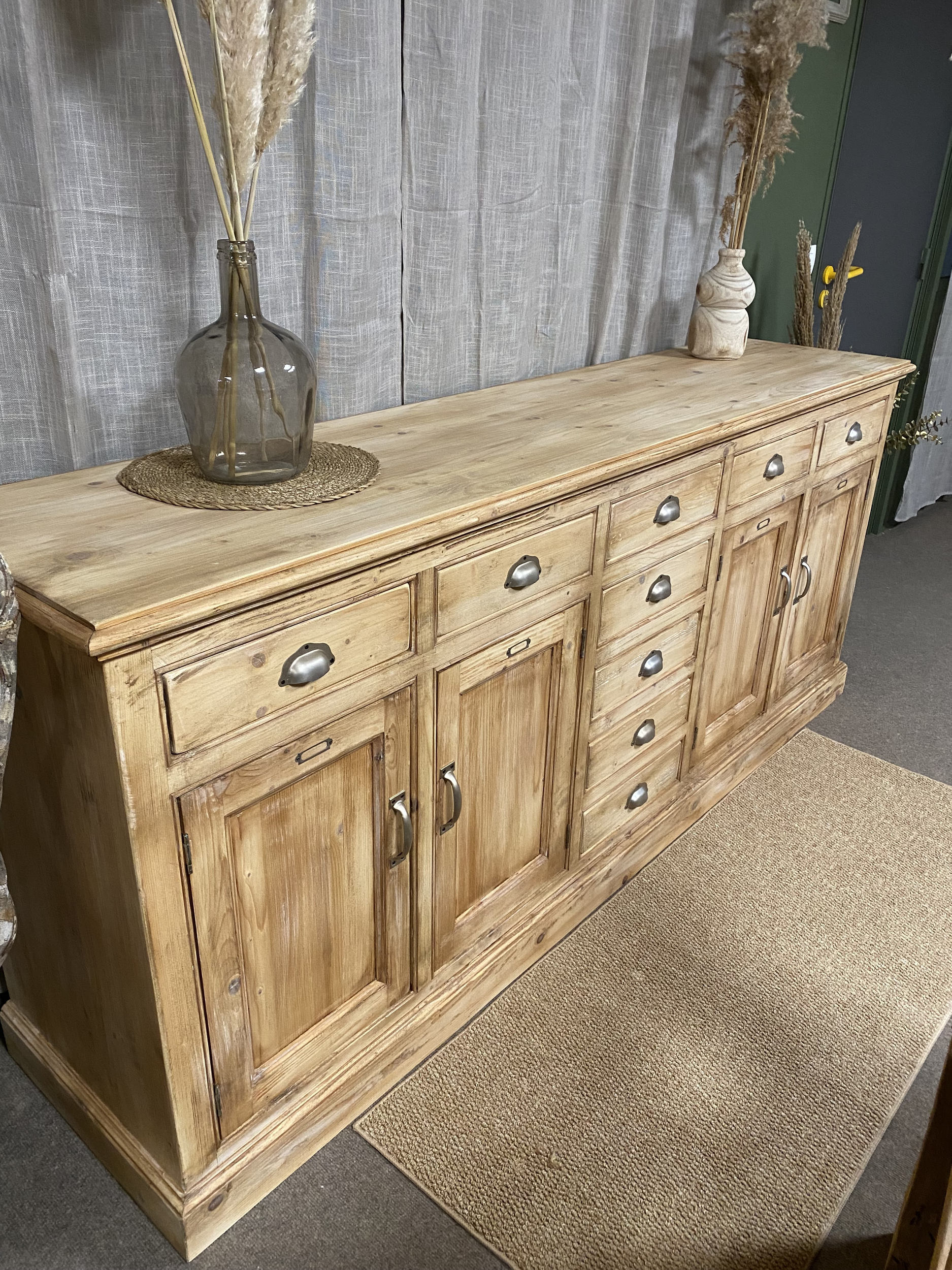 Meuble en bois massif