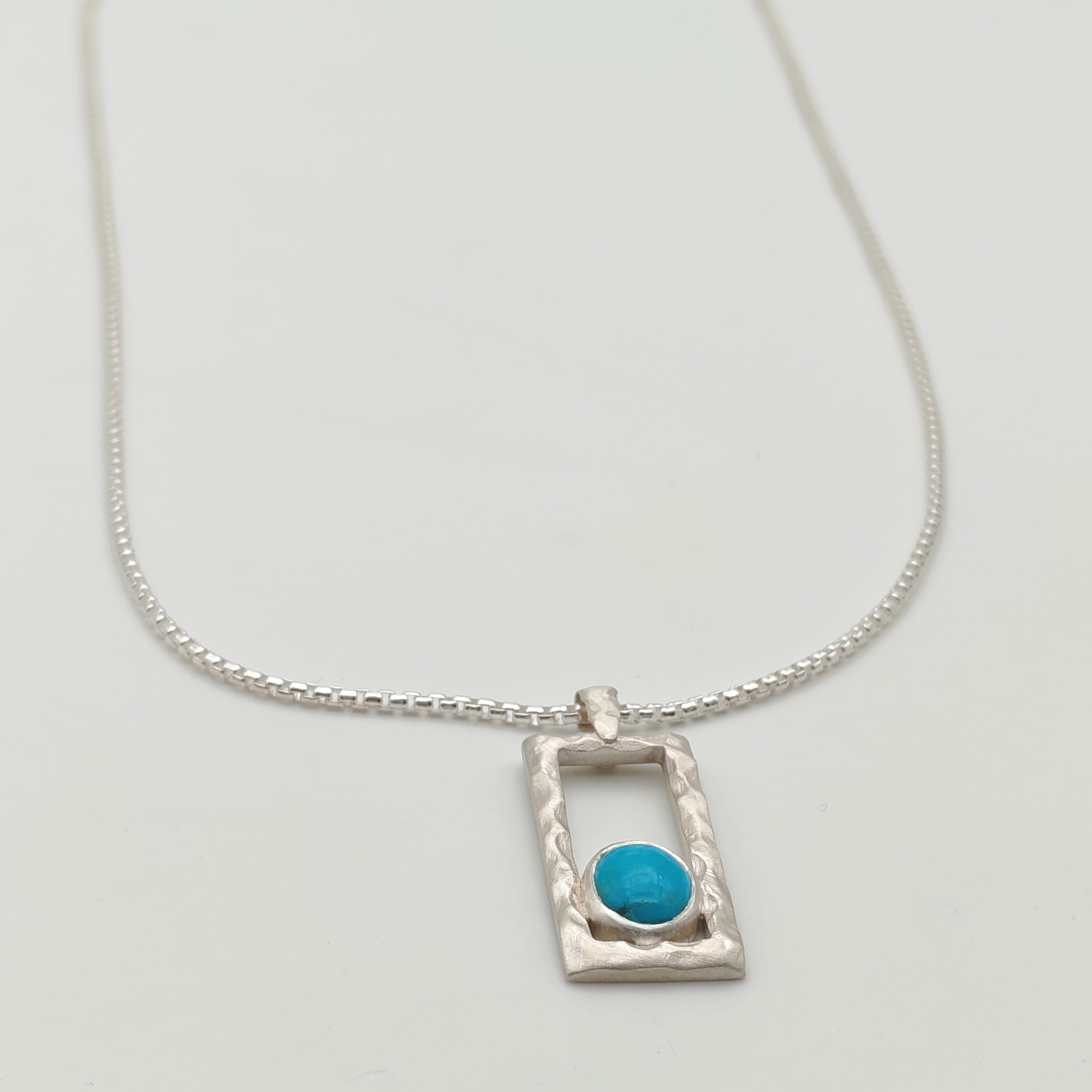 Pendentif homme martelé turquoise - chaine argent 2