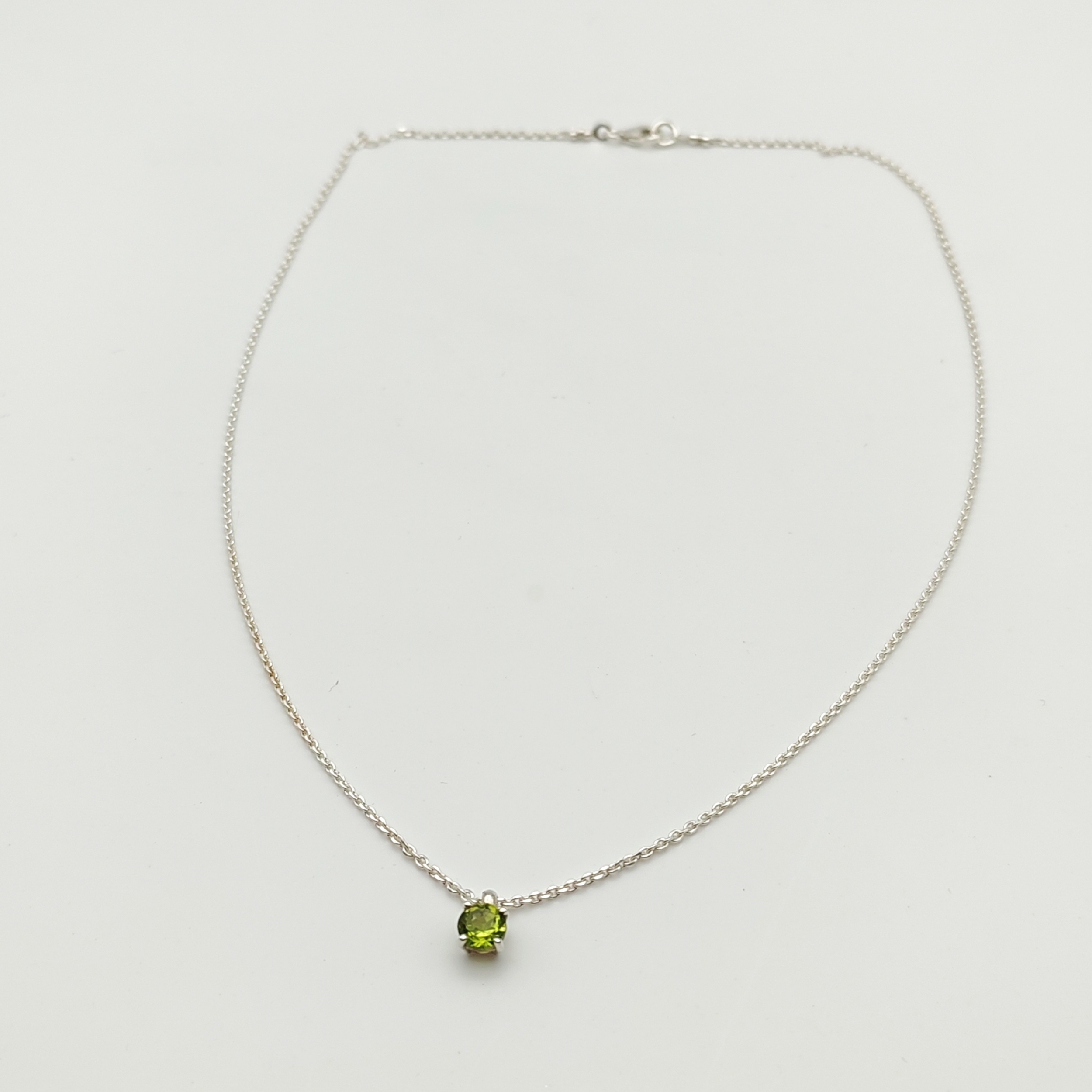 Collier péridot serti 4 griffes