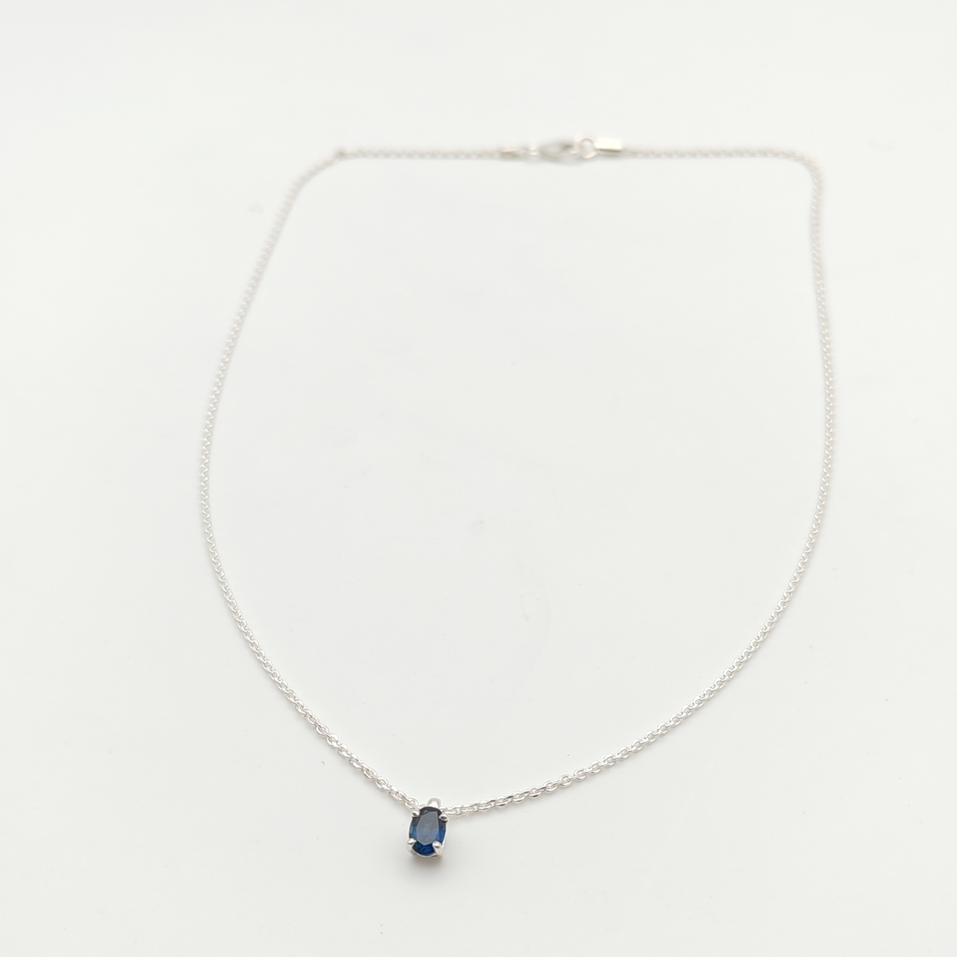 Collier saphir ovale serti 4 griffes en argent (2)