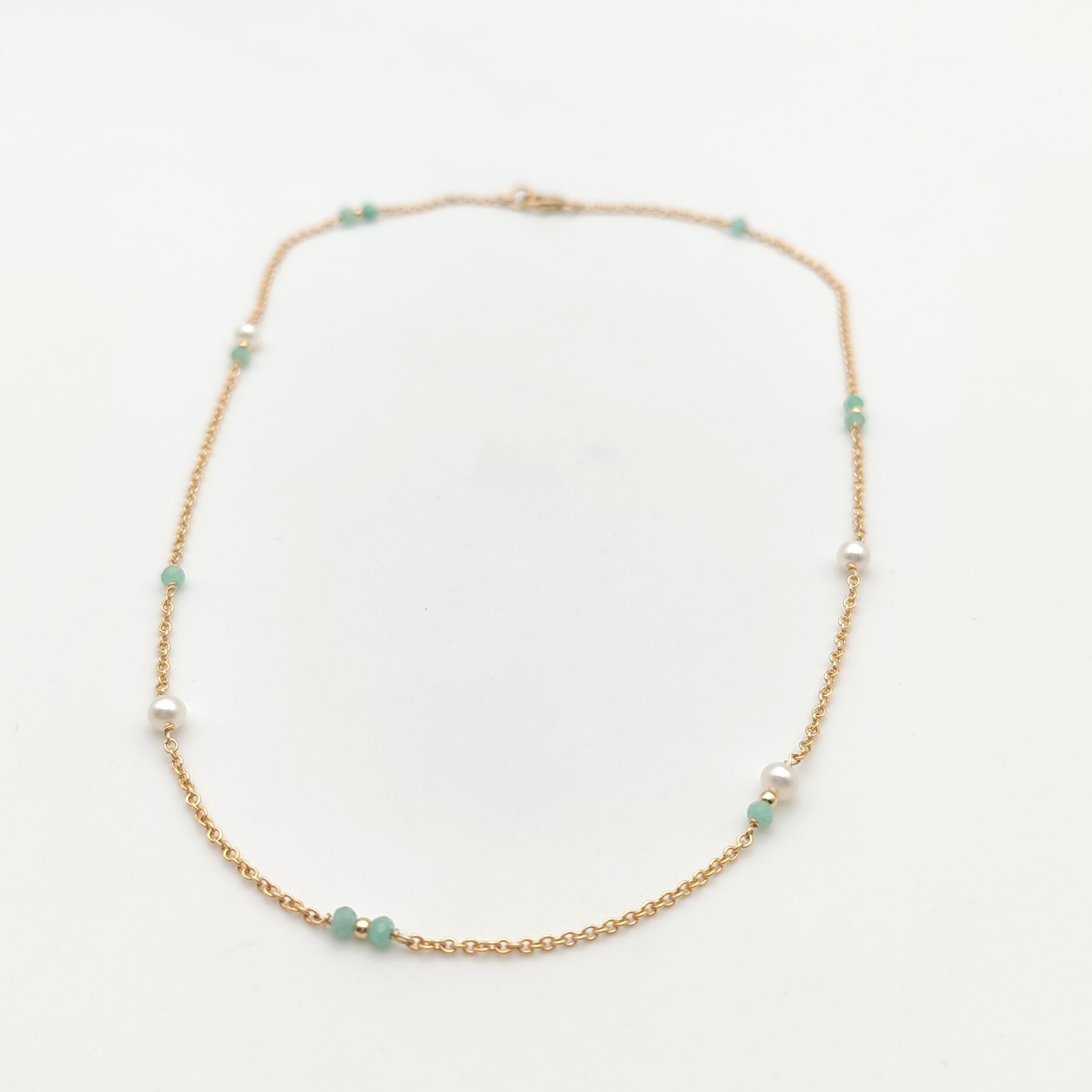 collier perle et pierre precieuses emeraudes