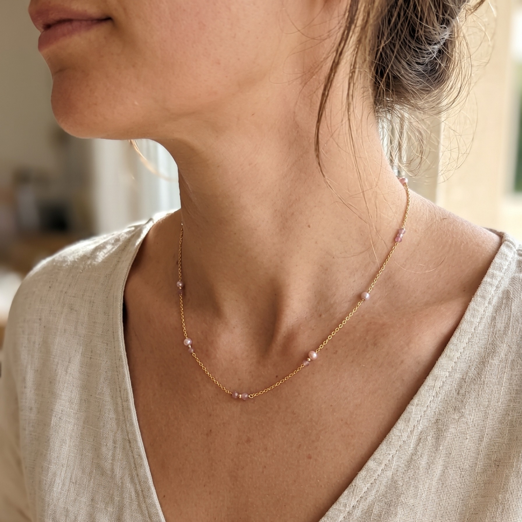 collier perles naturelles et rubis en goldfilled porté