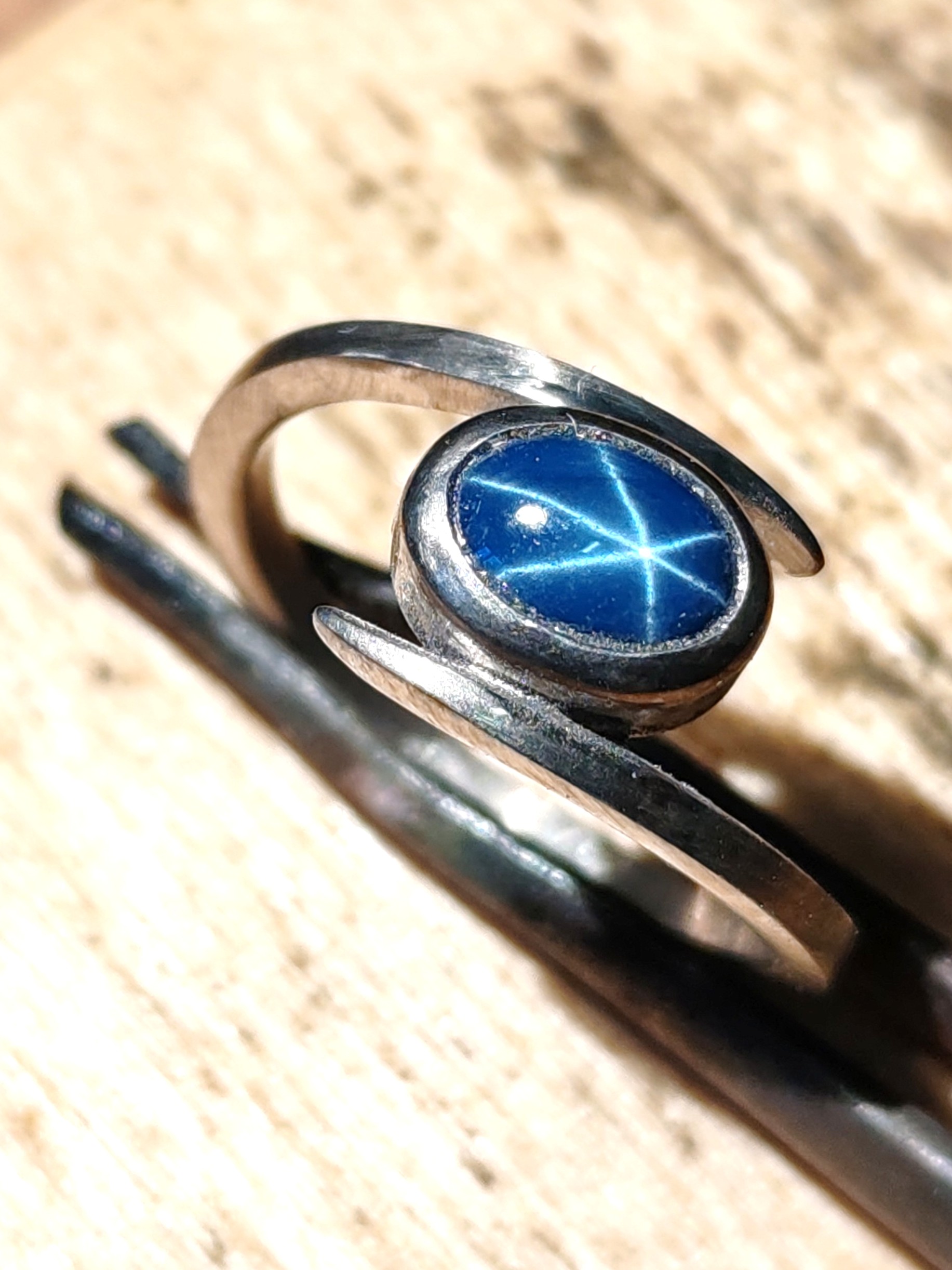 Découvrez Les réalisations sur mesure Bijouterie JK, créations origianle et personnalisées, en or 750 et argent - fabrication artisanale et local sur Valbonne
