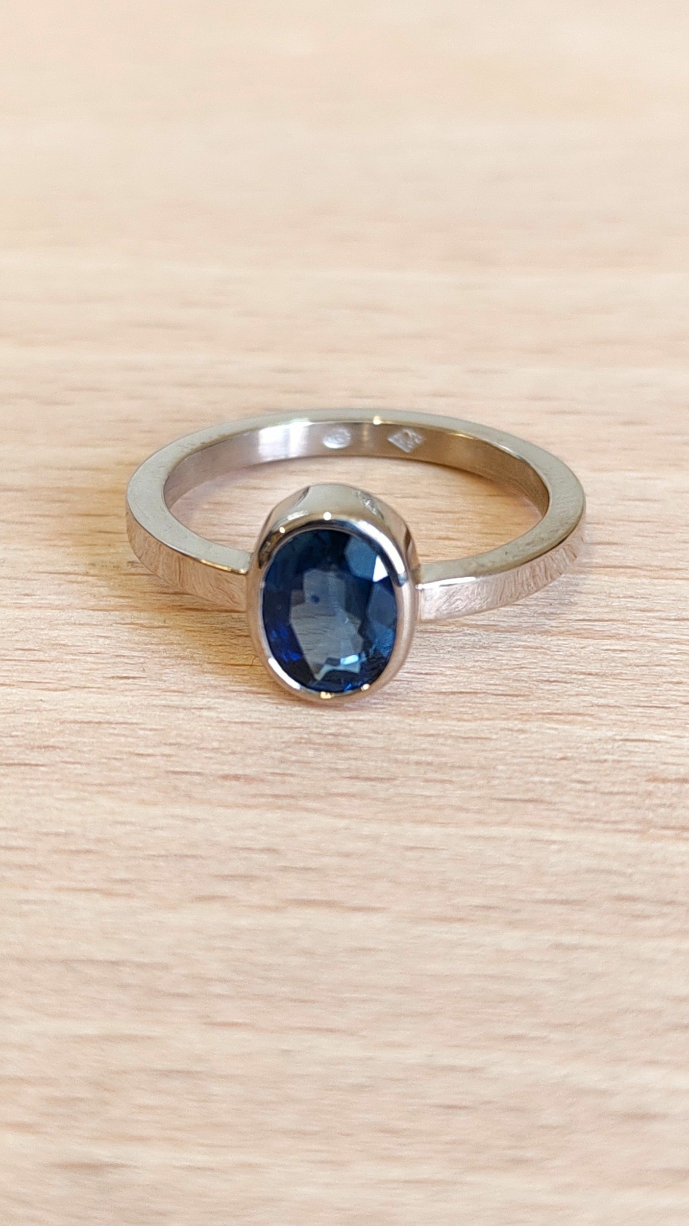 Bague saphir ovale facetté 