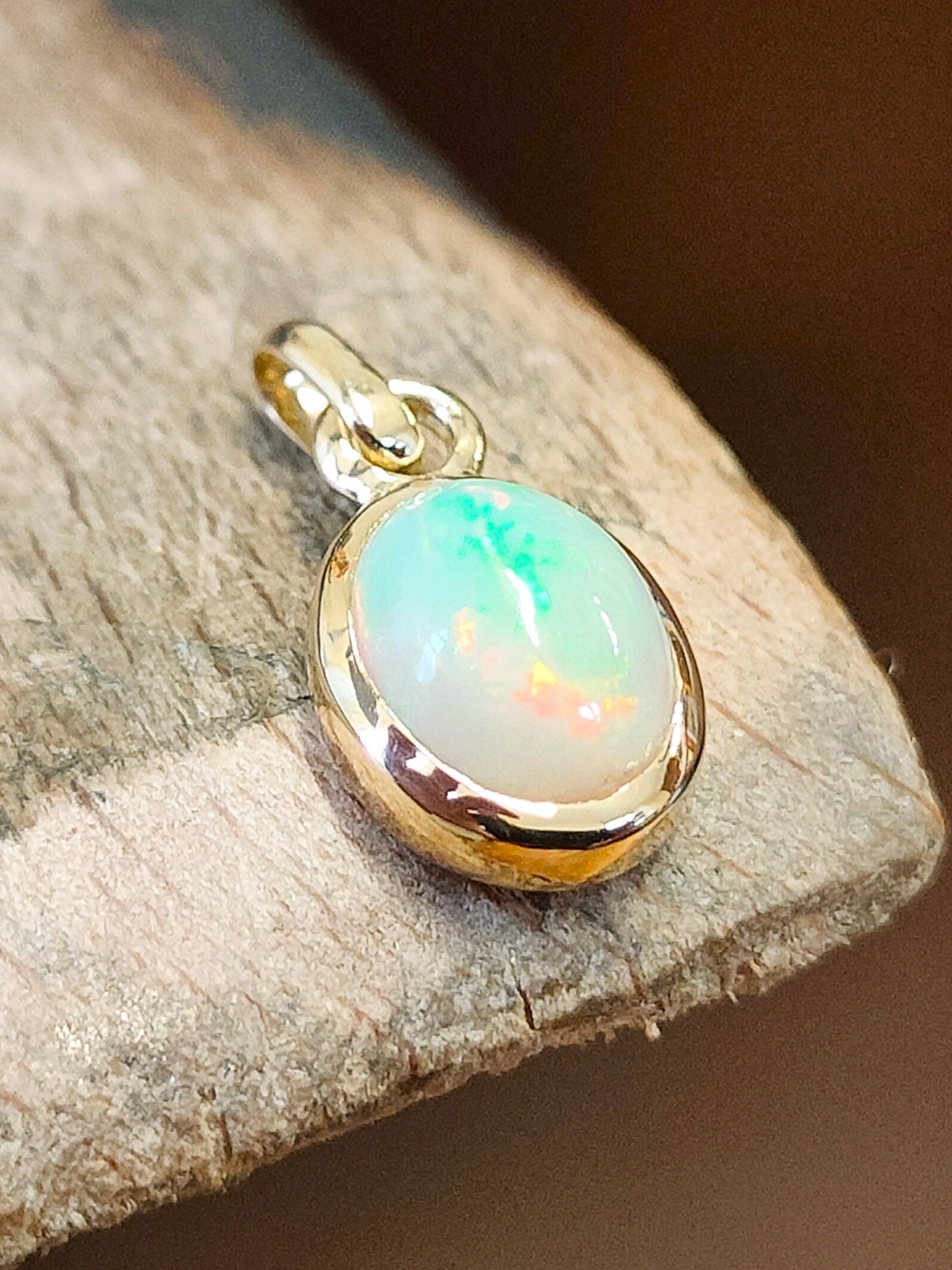 Pendentif en opale et or jaune 750