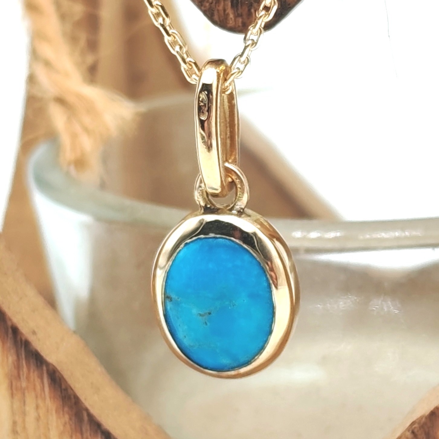 Pendentif en or jaune 750 et turquoise de Kingman