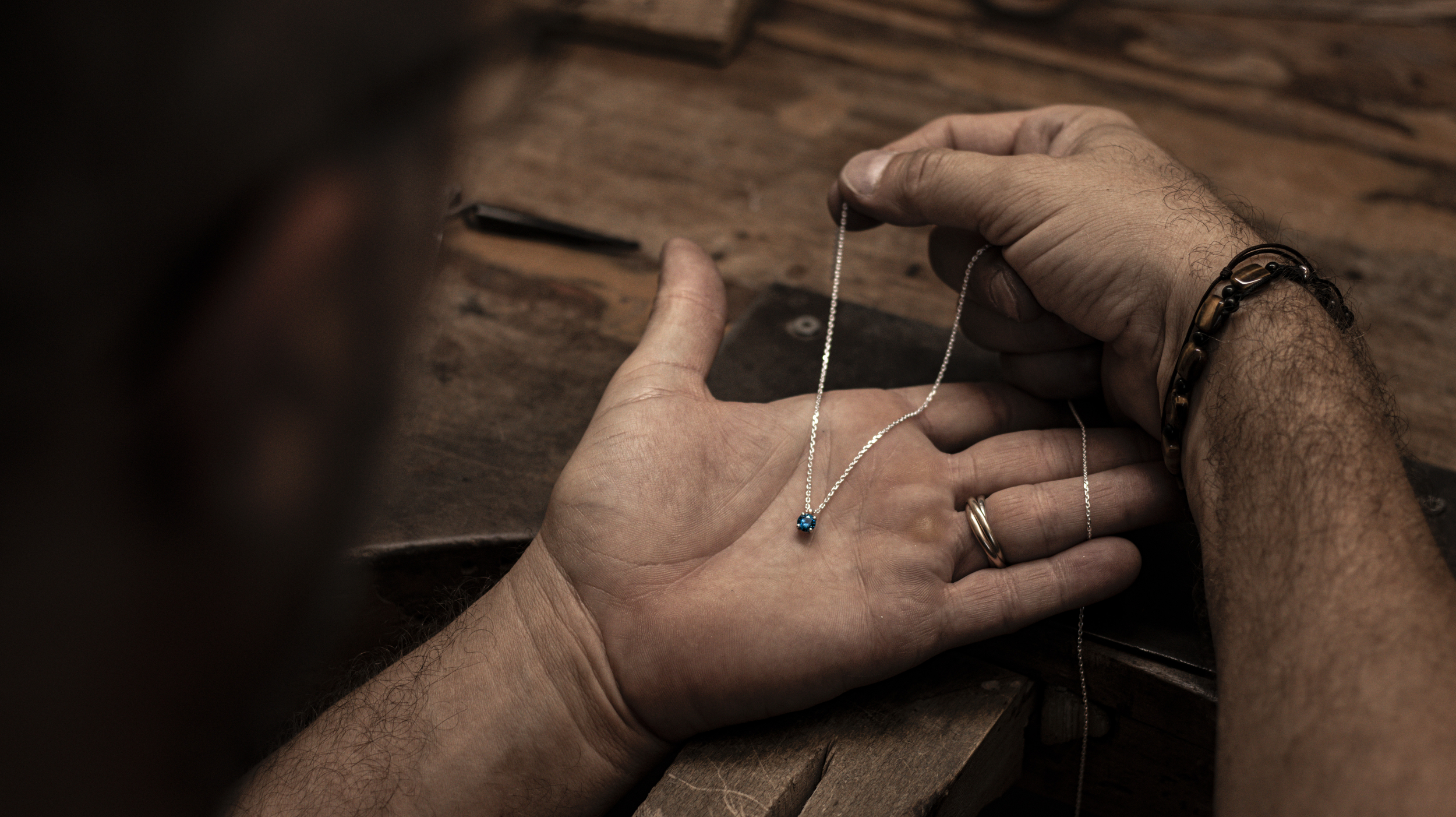 Bijouterie JK - Artisan bijoutier joaillier à Valbonne, collier en pierre fine naturelle dans mon atelier