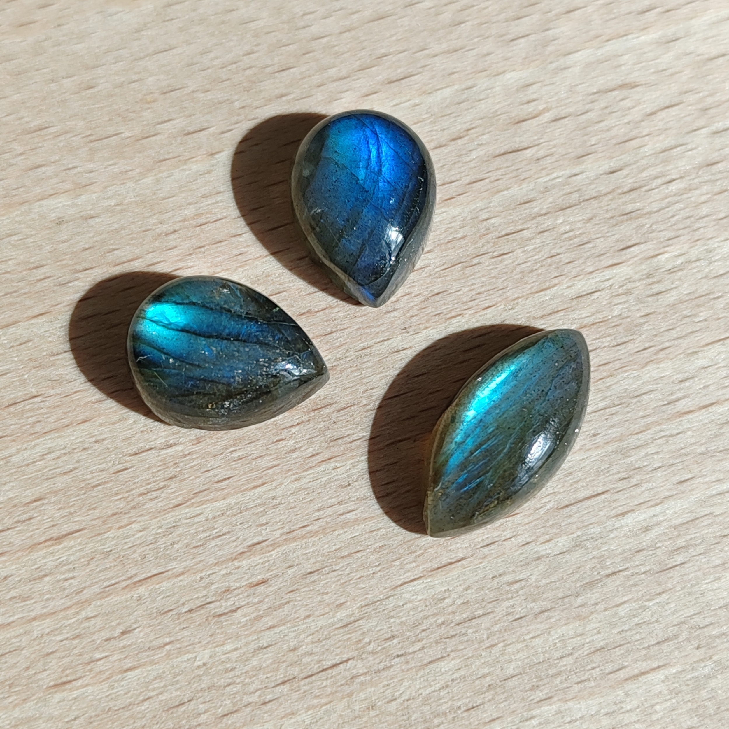 Labradorite naturelle aux reflets bleus et dorés, pierre protectrice pour colliers et pendentifs
