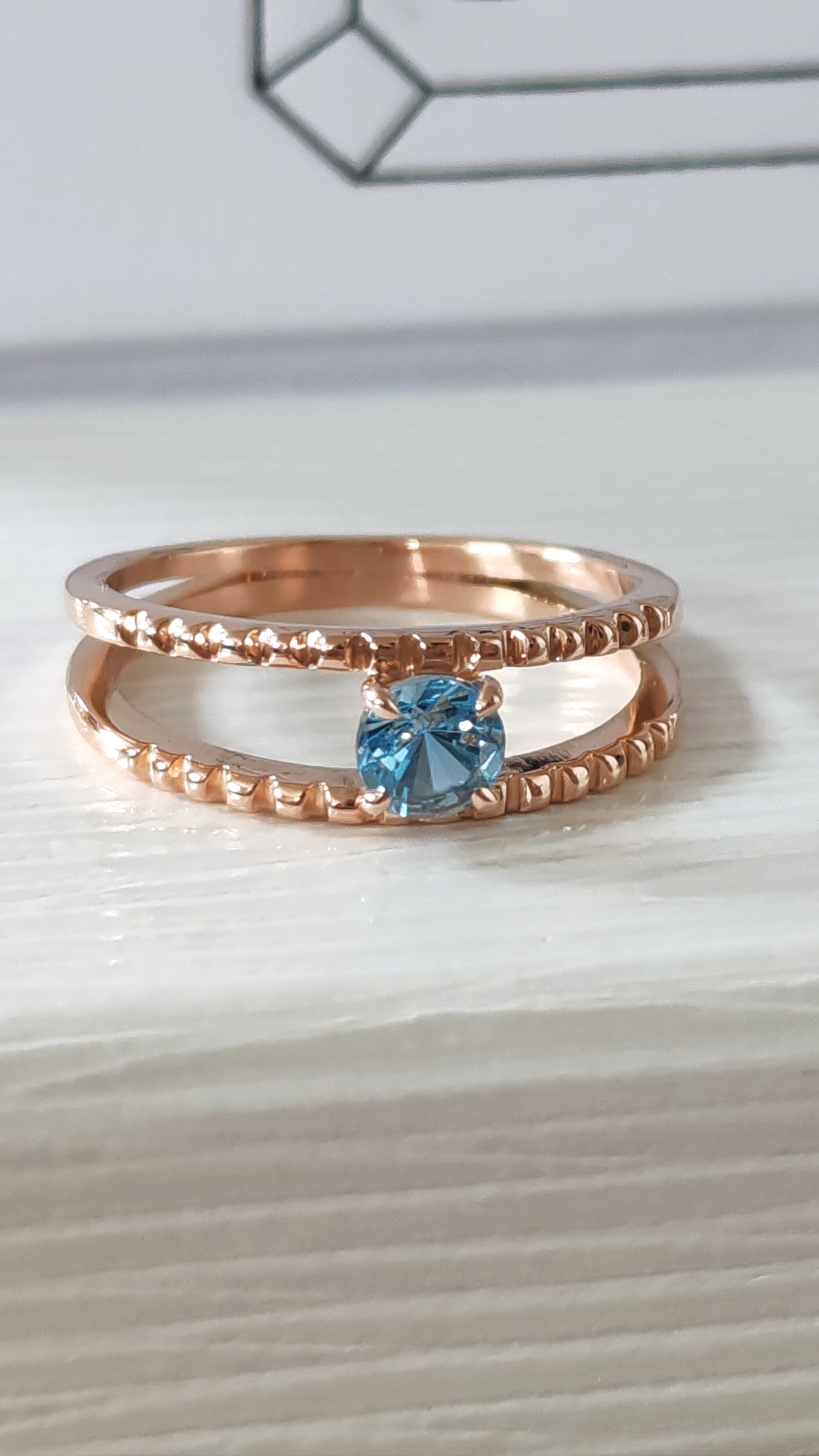 Bague or rose 750 sculptée et diamants