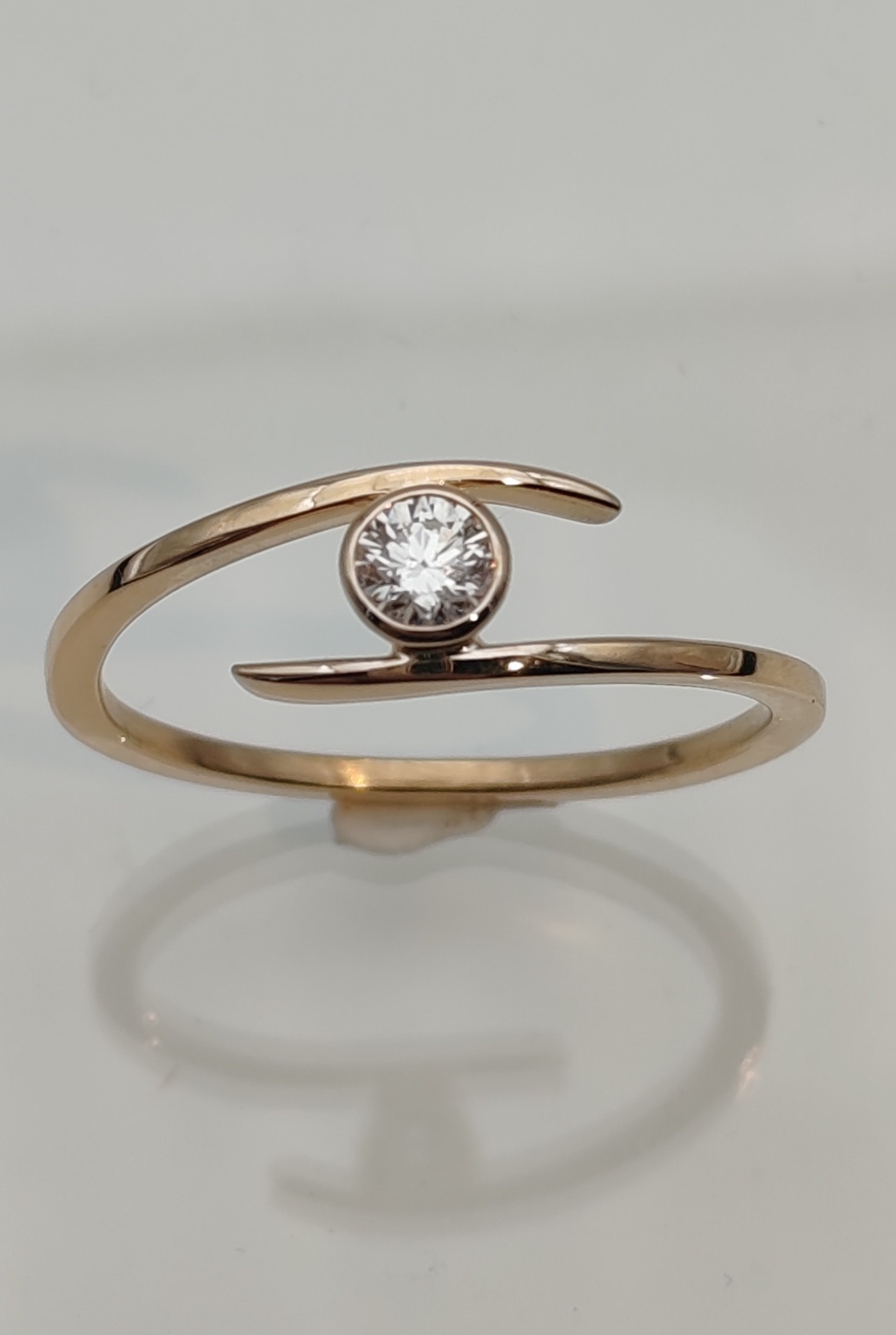 Bague or jaune 750 diamant serti clos