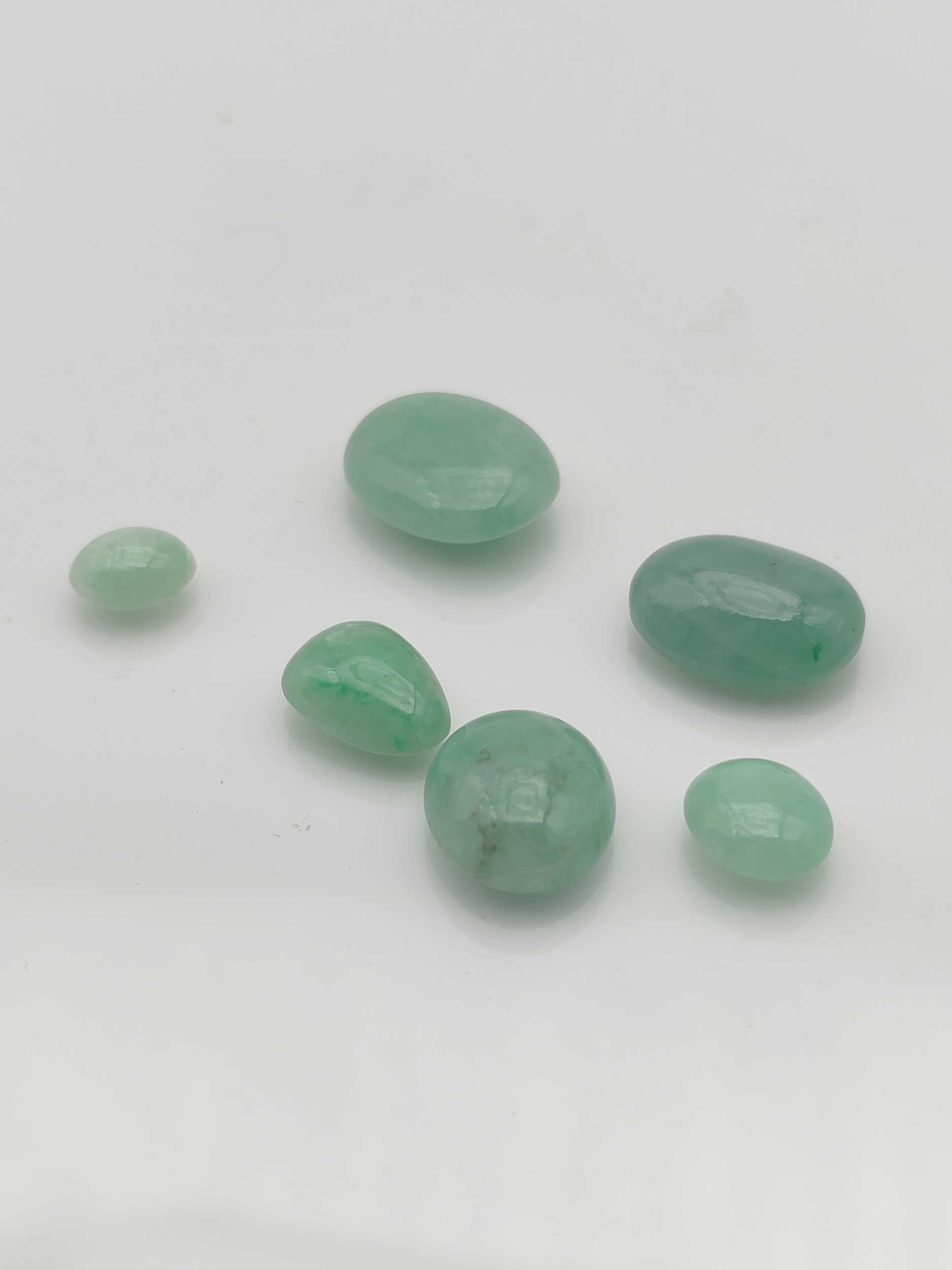pierres cabochon jade