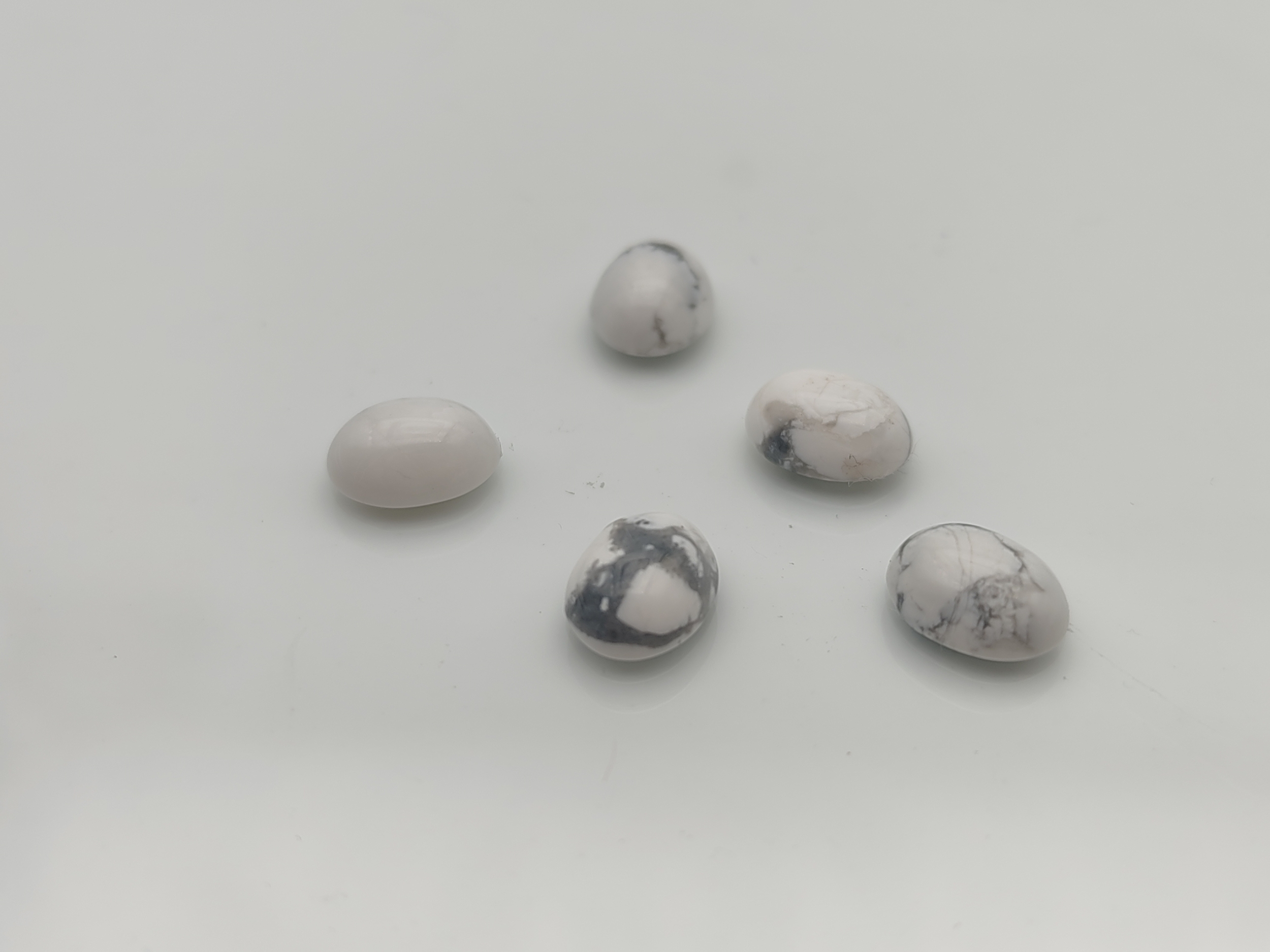 pierres cabochon howlite