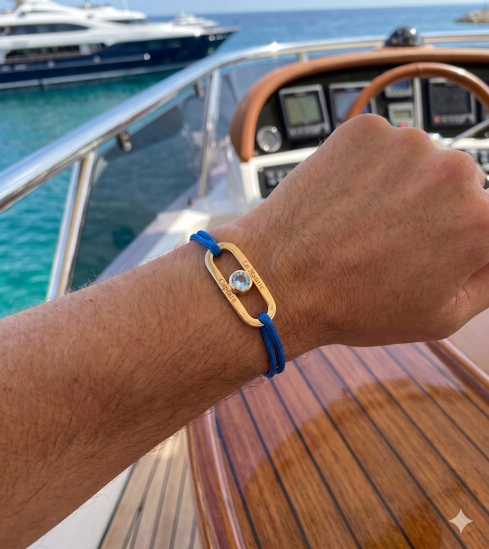 bracelet nautic argent aigue marine or 18 carats grave le nautic porte a la barre d un bateau
