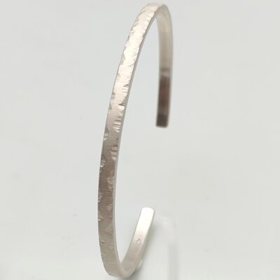 bracelet jonc homme en argent 925 brossé et sculpté sur les bords